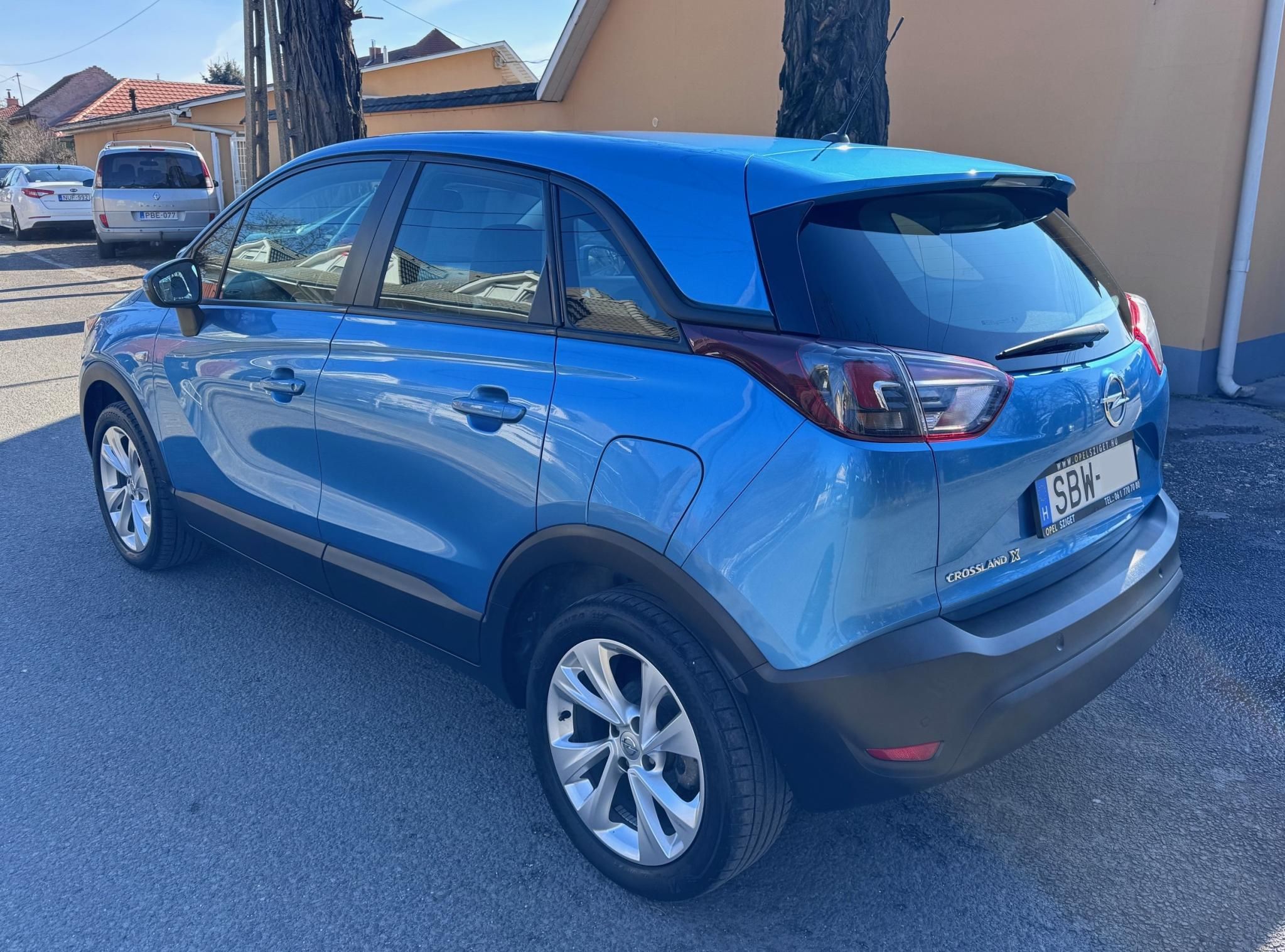 Használtautó - OPEL CROSSLAND 1.2 T Business Elegance Magyar! Magasan felszerelt. AKÁR 2 ÉV GARANCIÁVAL