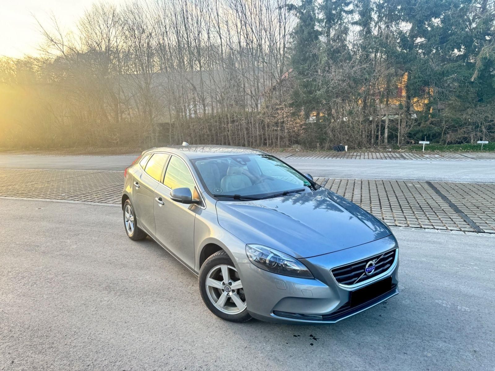 Használtautó - VOLVO V40 1.6 D [D2] Kinetic AKÁR 1 ÉV GARANCIÁVAL