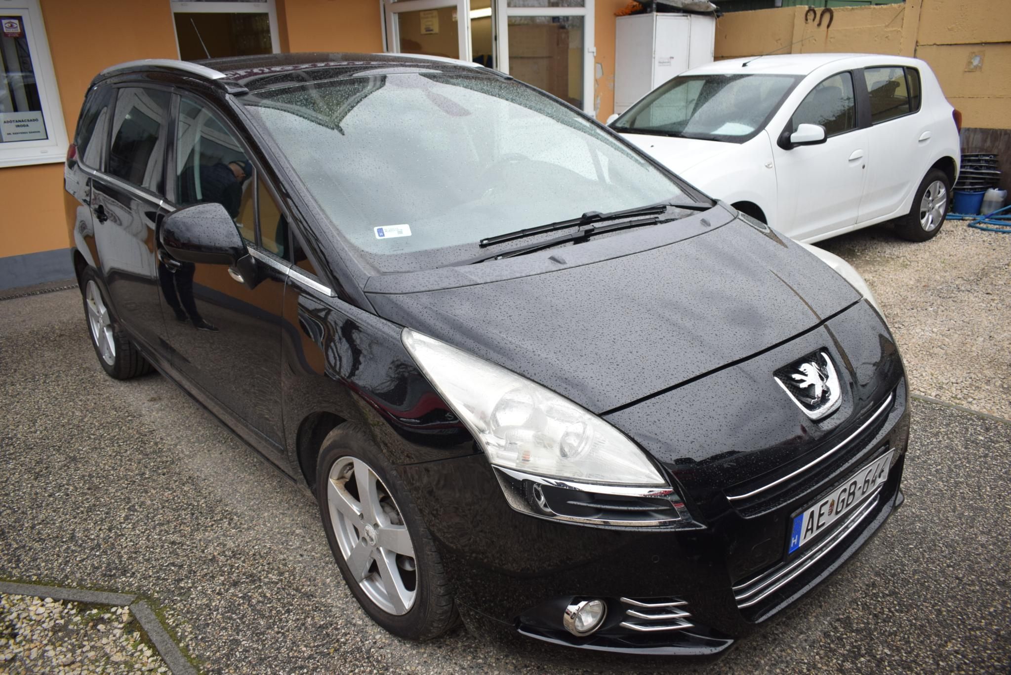 Használtautó - PEUGEOT 5008 1.6 e-HDi Active 2TR
