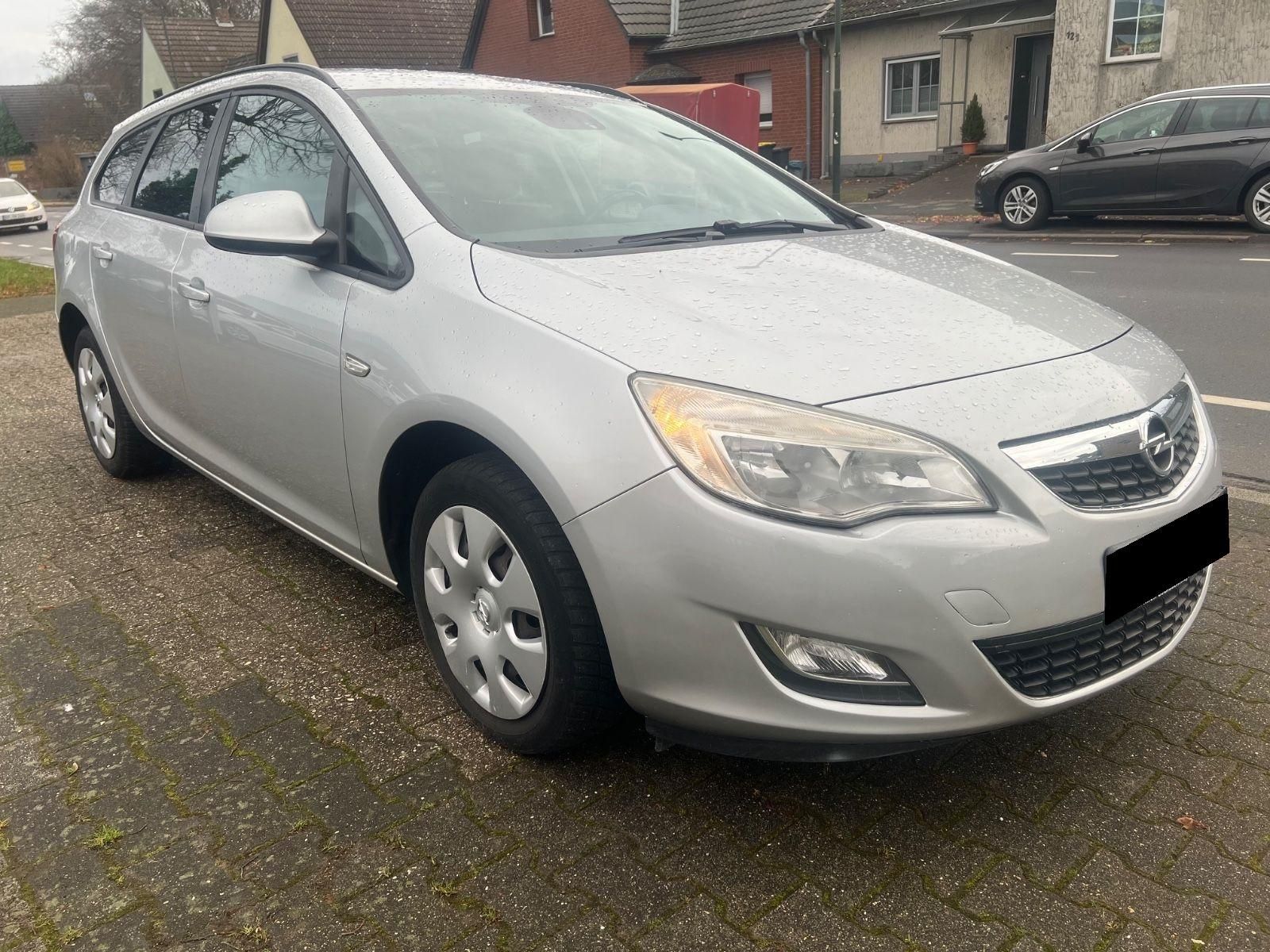 Használtautó - OPEL ASTRA J Sports Tourer 1.4 Essentia