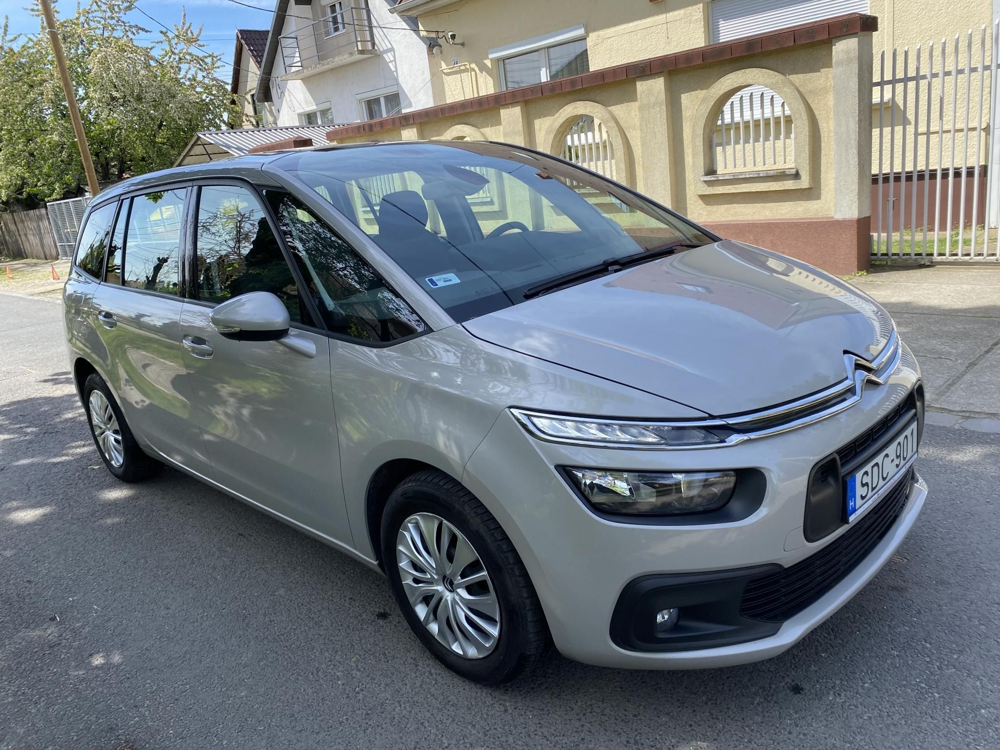 Használtautó - CITROEN GRAND C4 SPACETOURER C4Spacetourer 1.2 PureTech Live S&S (7 személyes )
