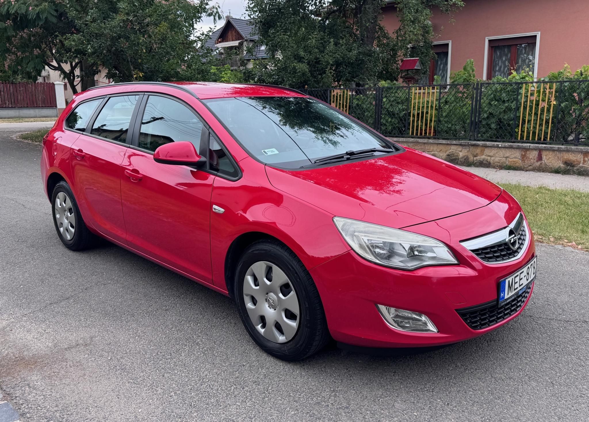 Használtautó - OPEL ASTRA J Sports Tourer 1.7 CDTI Sport Magyar! AKÁR 2 ÉV GARANCIÁVAL