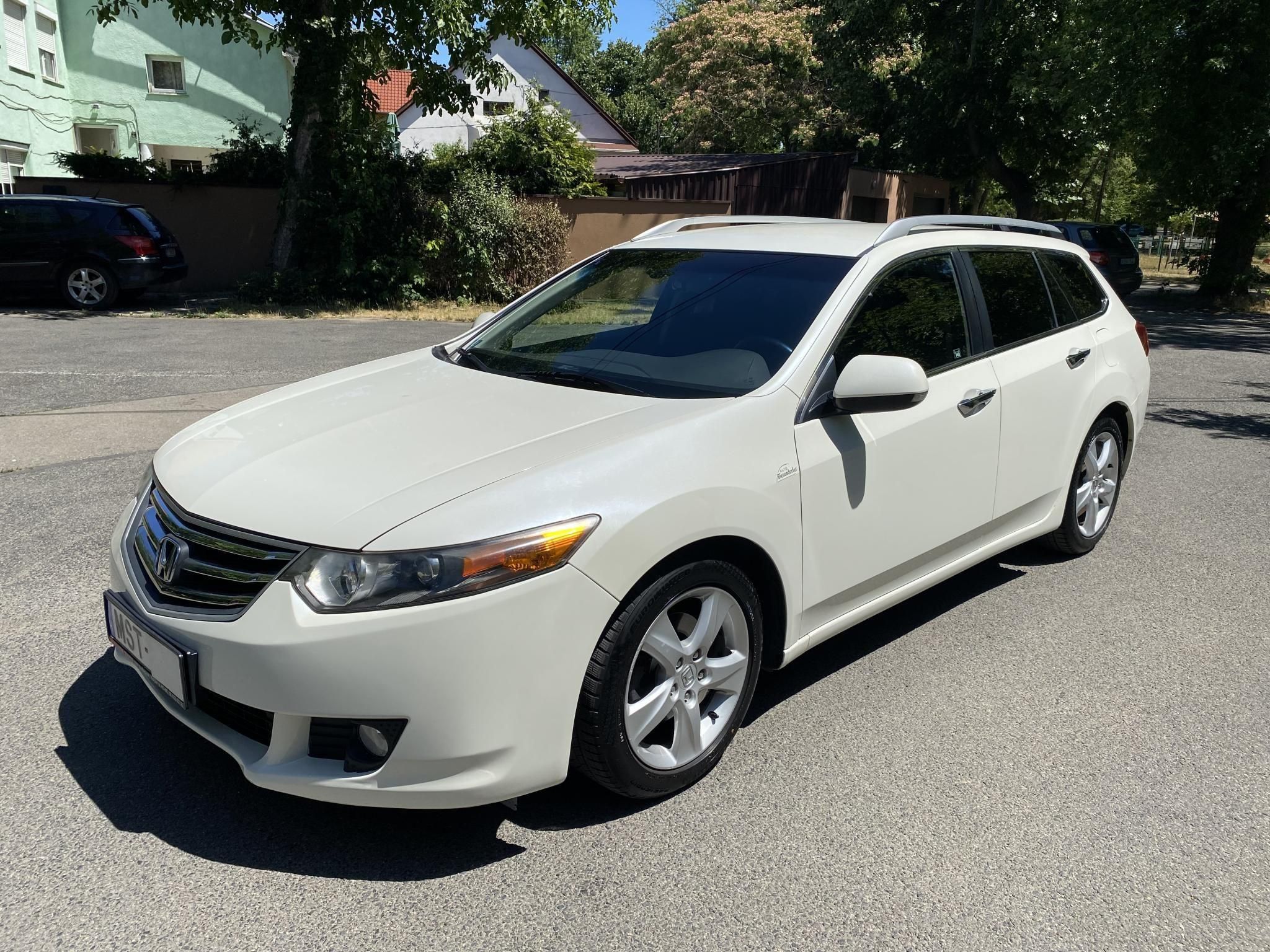 Használtautó - HONDA ACCORD Tourer 2.0 Elegance (Automata) AKÁR 1 ÉV GARANCIÁVAL