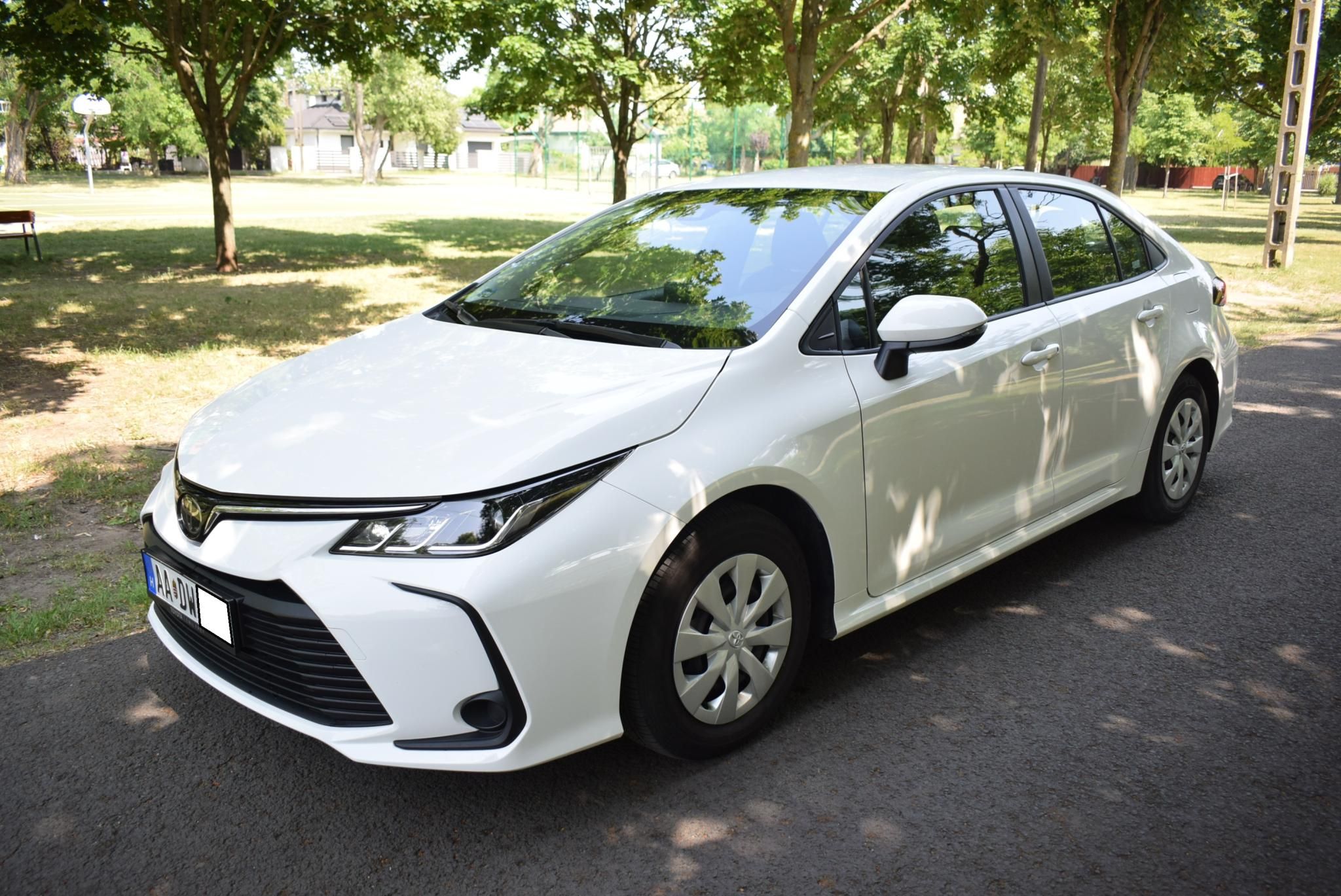 Használtautó - TOYOTA COROLLA Sedan 1.5 Active Magyar! Újszerű!