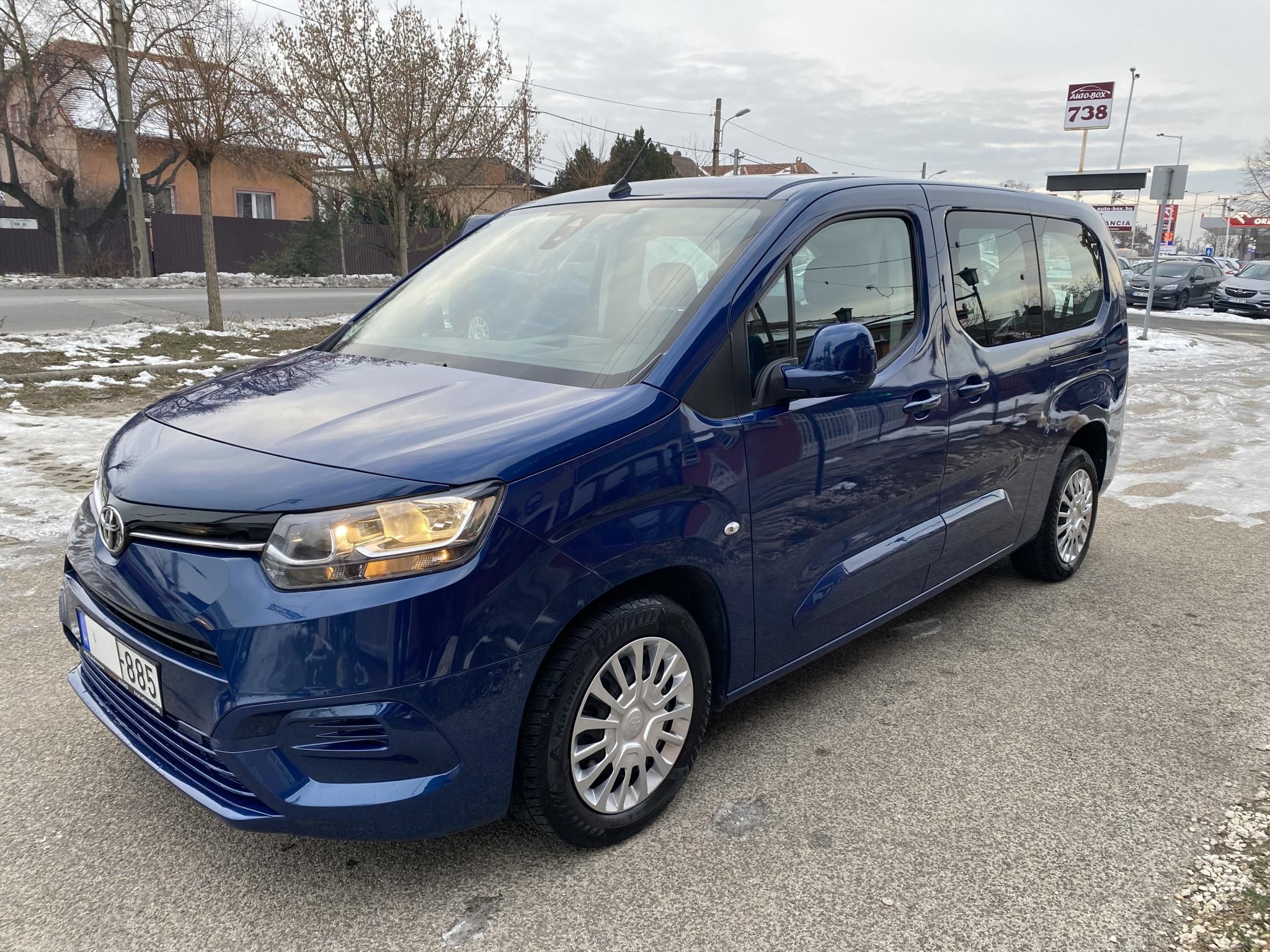 Használtautó - TOYOTA PROACE City Verso 1.2T Family L2H1 [7 személy] Magyar! ELSŐ TULAJDONOS! 1600KM!!!!