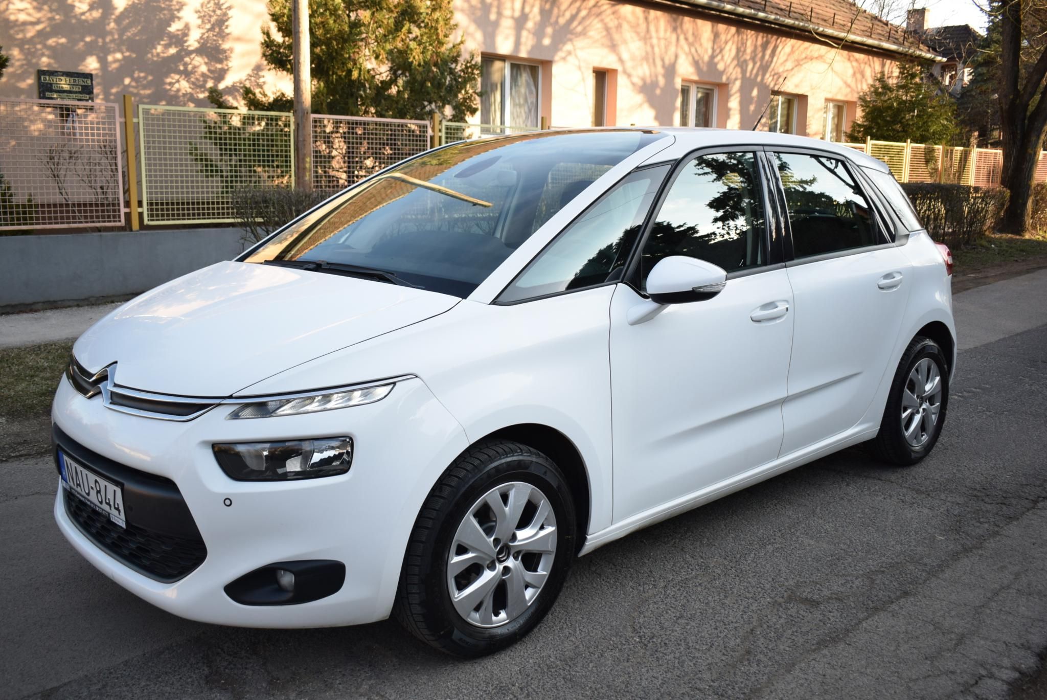 Használtautó - CITROEN C4 PICASSO 1.6 i Magyar! 4hengeres / Szívó benzin / Friss Vizsga!
