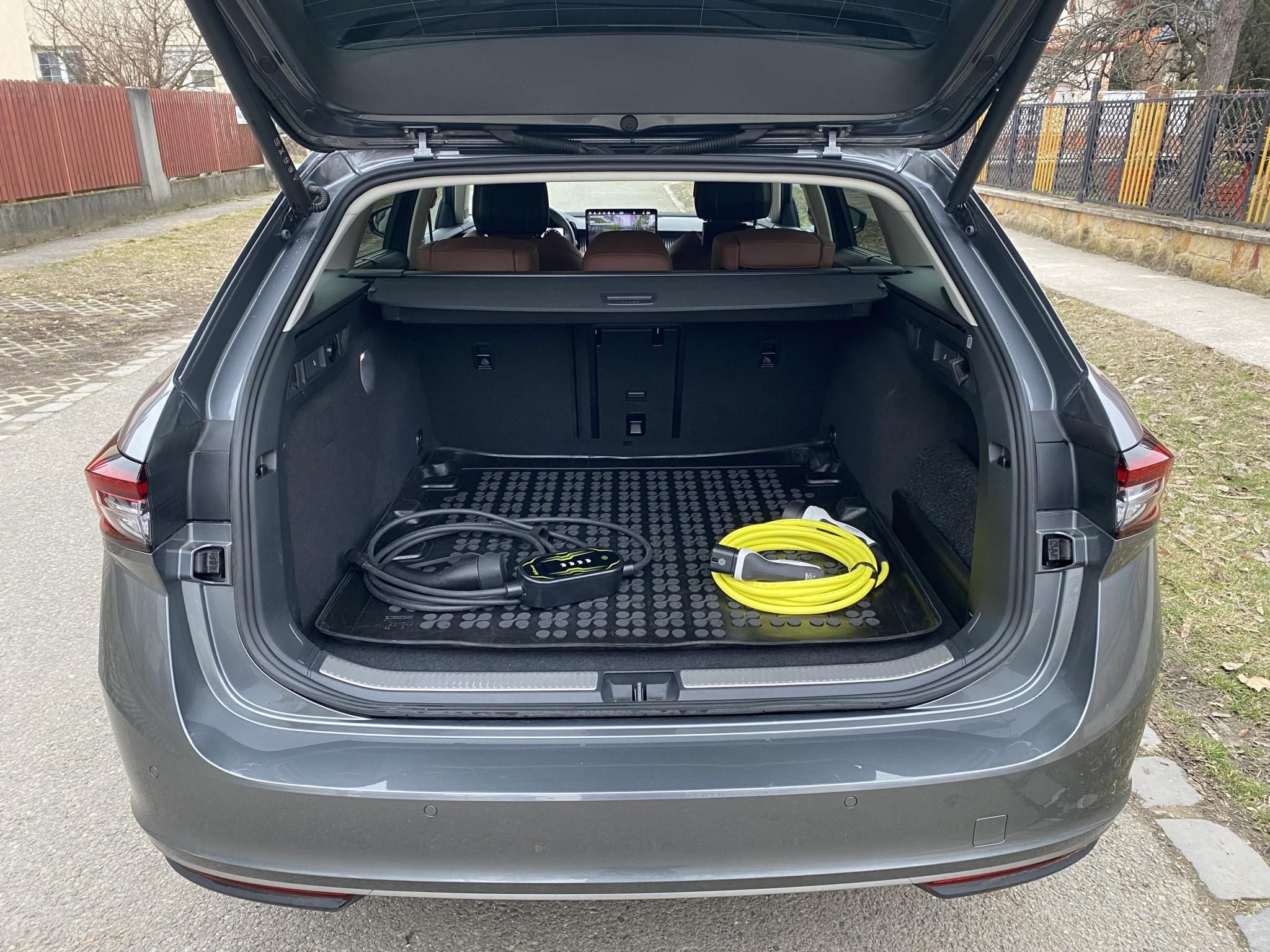 Használtautó - SKODA SUPERB Combi 1.5 TSI L&K PHEV DSG Magyar! GARANCIÁVAL