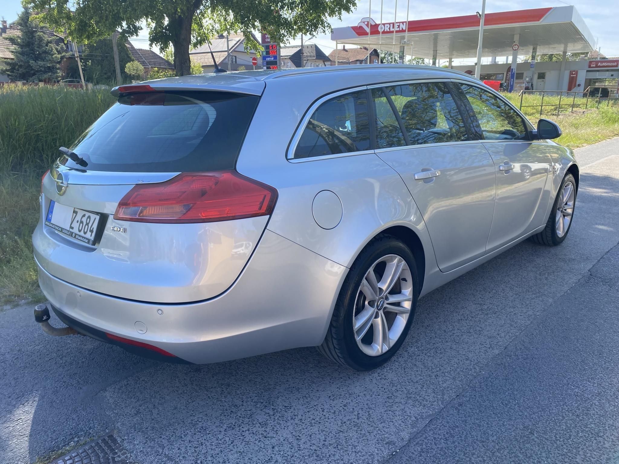 Használtautó - OPEL INSIGNIA Sports Tourer 2.0 CDTI Cosmo