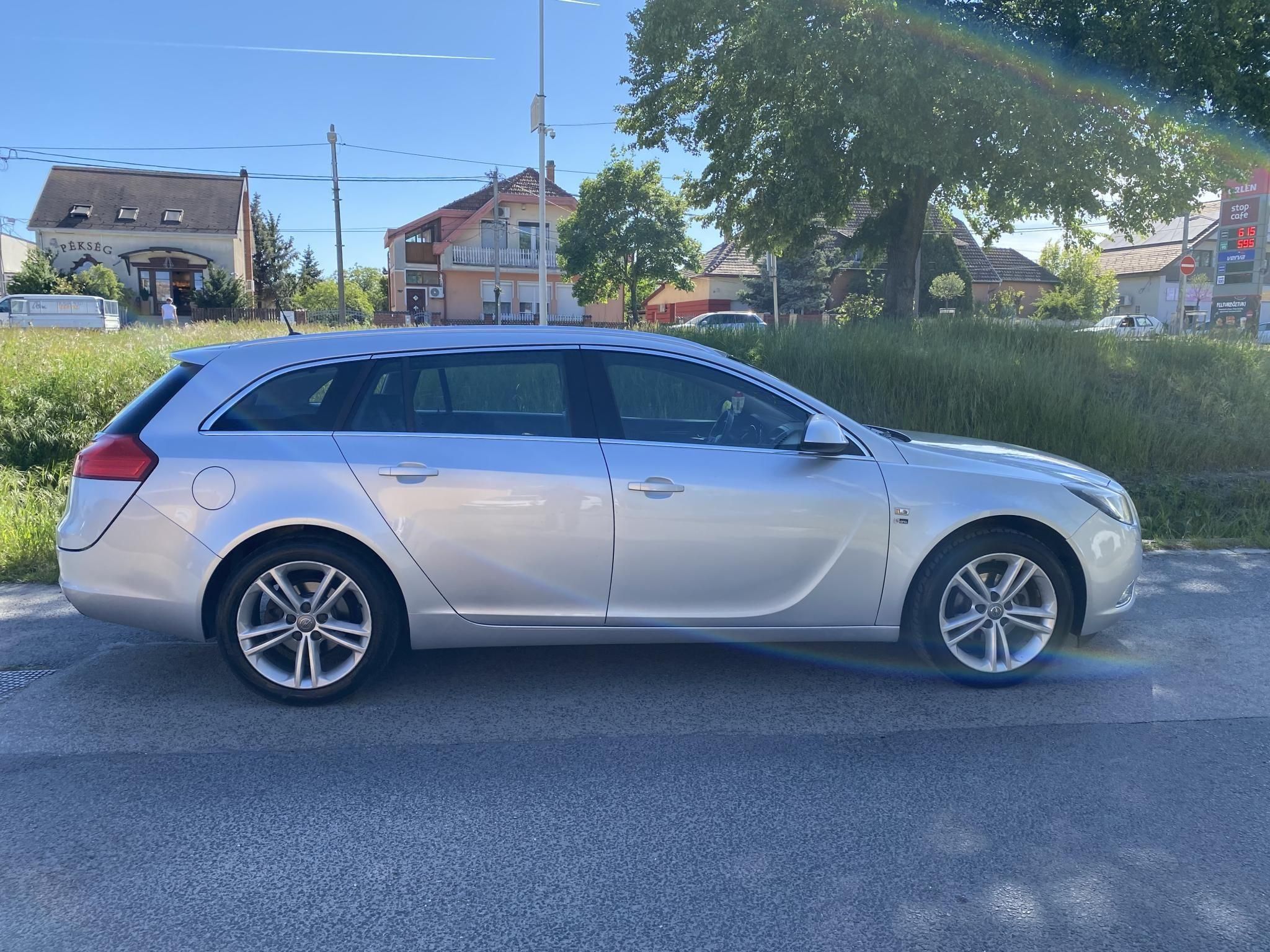 Használtautó - OPEL INSIGNIA Sports Tourer 2.0 CDTI Cosmo