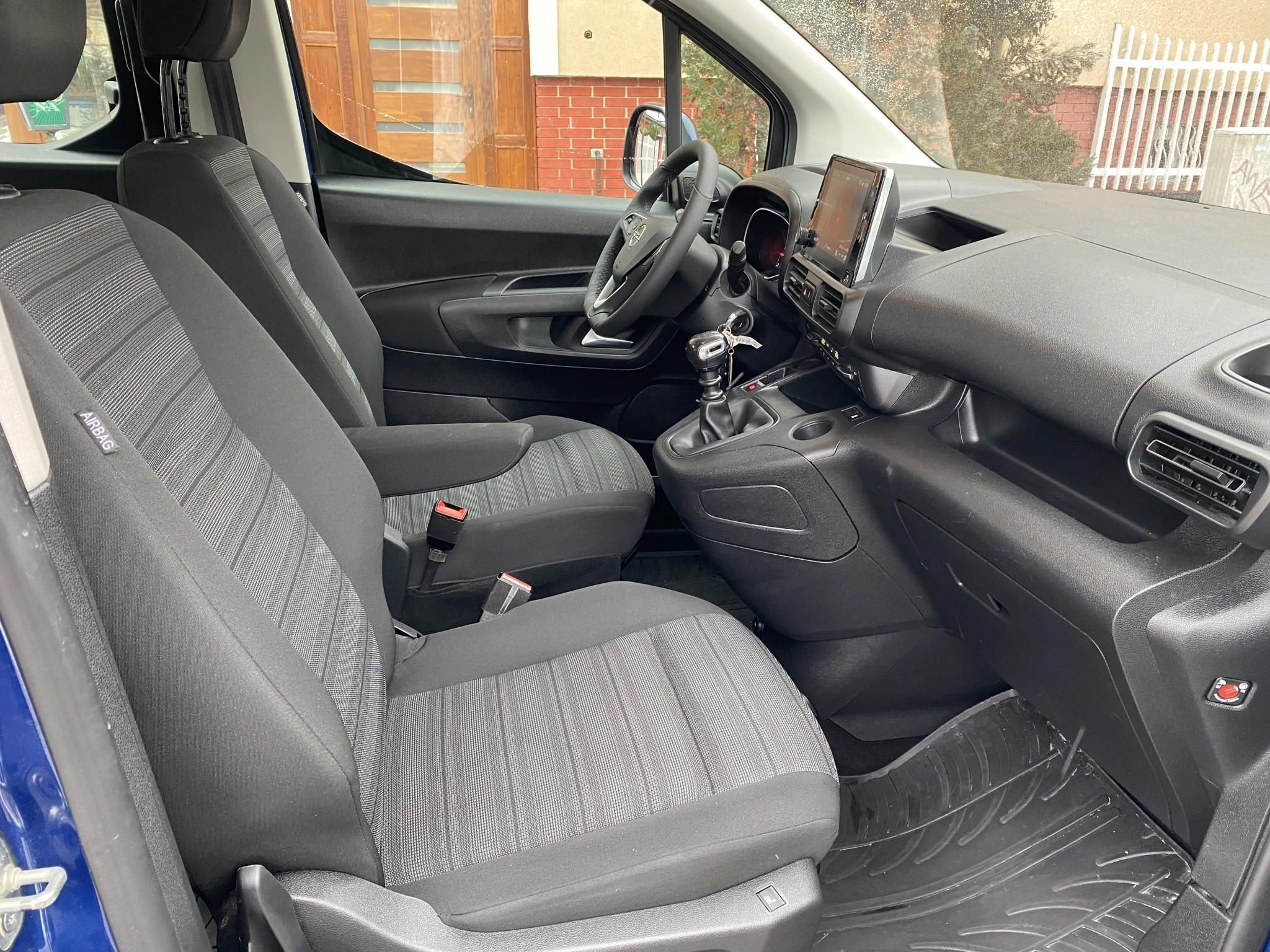 Használtautó - OPEL COMBO Life 1.2 T Enjoy XL (7 személyes ) NAVI! Magyar! GARANCIÁVAL