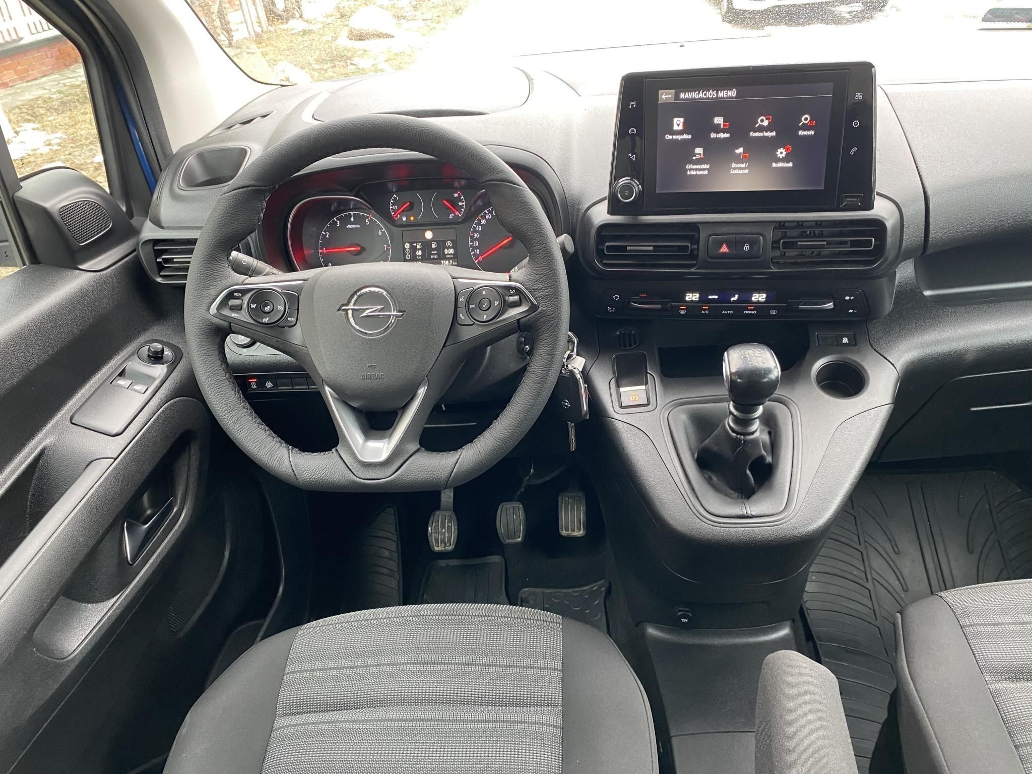 Használtautó - OPEL COMBO Life 1.2 T Enjoy XL (7 személyes ) NAVI! Magyar! GARANCIÁVAL
