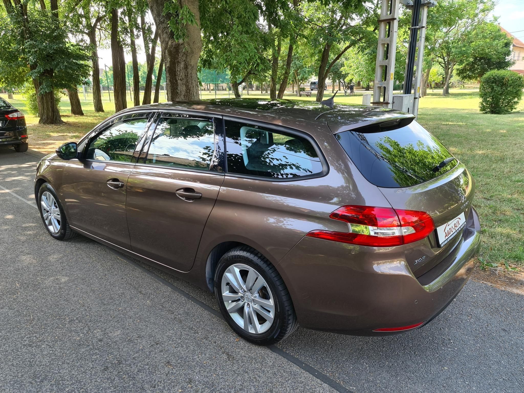 Használtautó - PEUGEOT 308 SW 1.2 PureTech Access