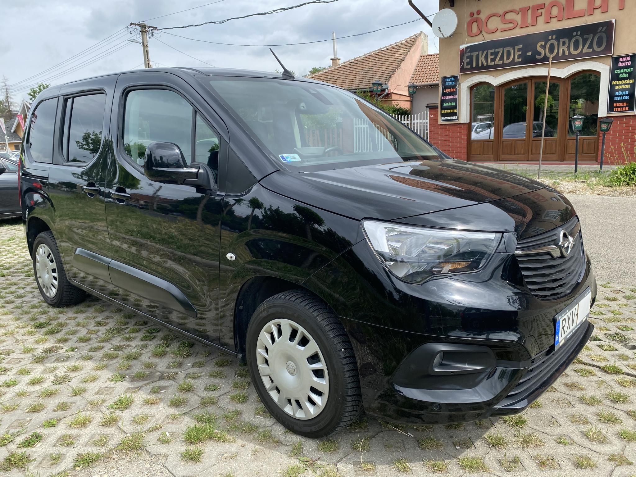 Használtautó - OPEL COMBO Life 1.2 T Enjoy (7 személyes ) MAGYAR ELSŐ TULAJDONOSTÓL! Garanciával!