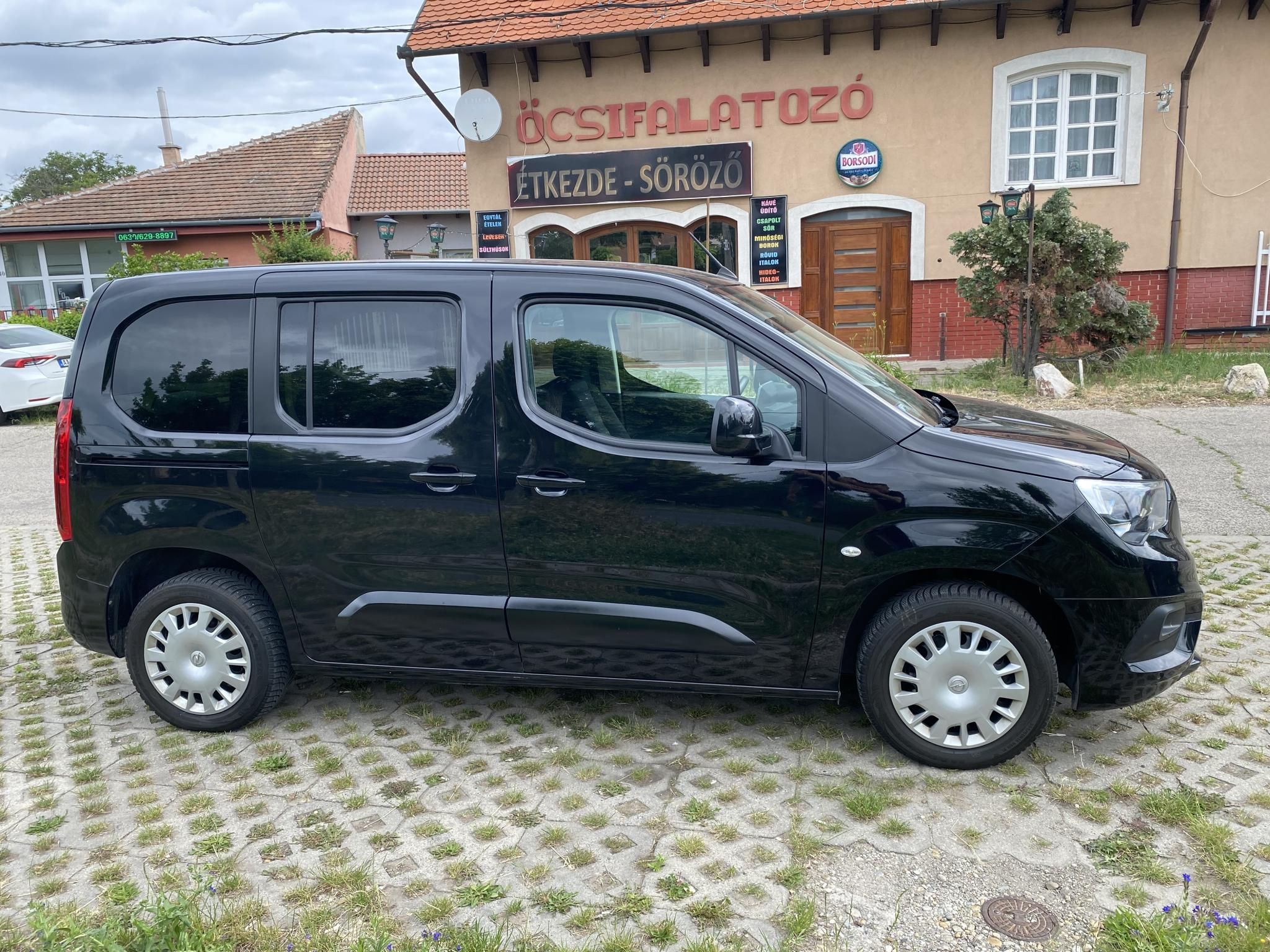 Használtautó - OPEL COMBO Life 1.2 T Enjoy (7 személyes ) MAGYAR ELSŐ TULAJDONOSTÓL! Garanciával!