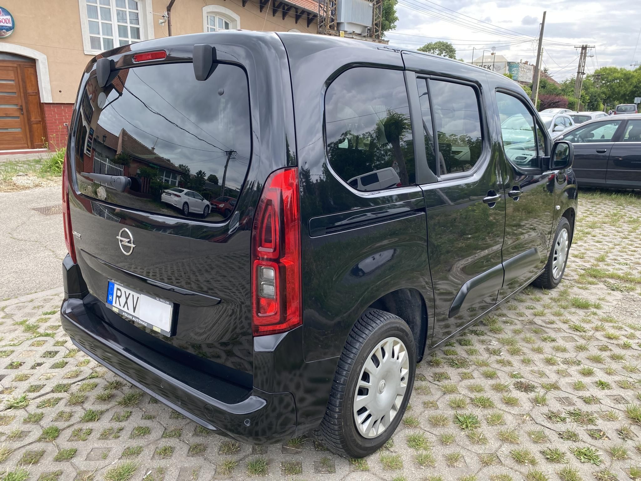 Használtautó - OPEL COMBO Life 1.2 T Enjoy (7 személyes ) MAGYAR ELSŐ TULAJDONOSTÓL! Garanciával!