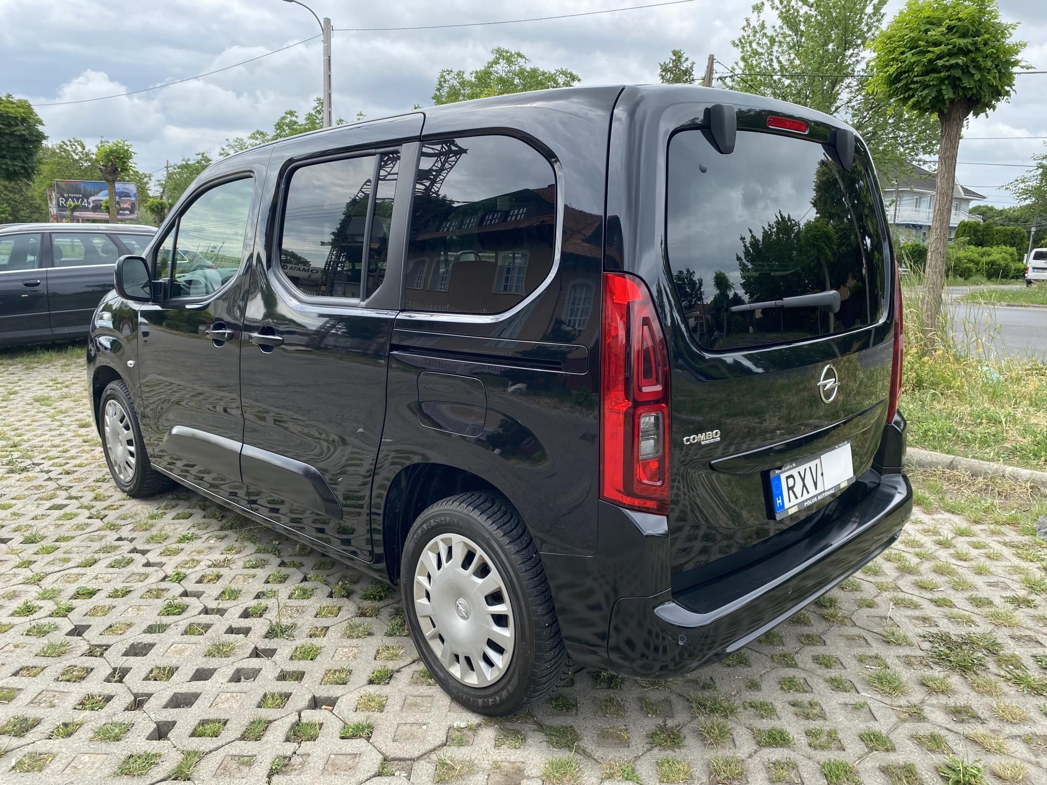 Használtautó - OPEL COMBO Life 1.2 T Enjoy (7 személyes ) MAGYAR ELSŐ TULAJDONOSTÓL! Garanciával!