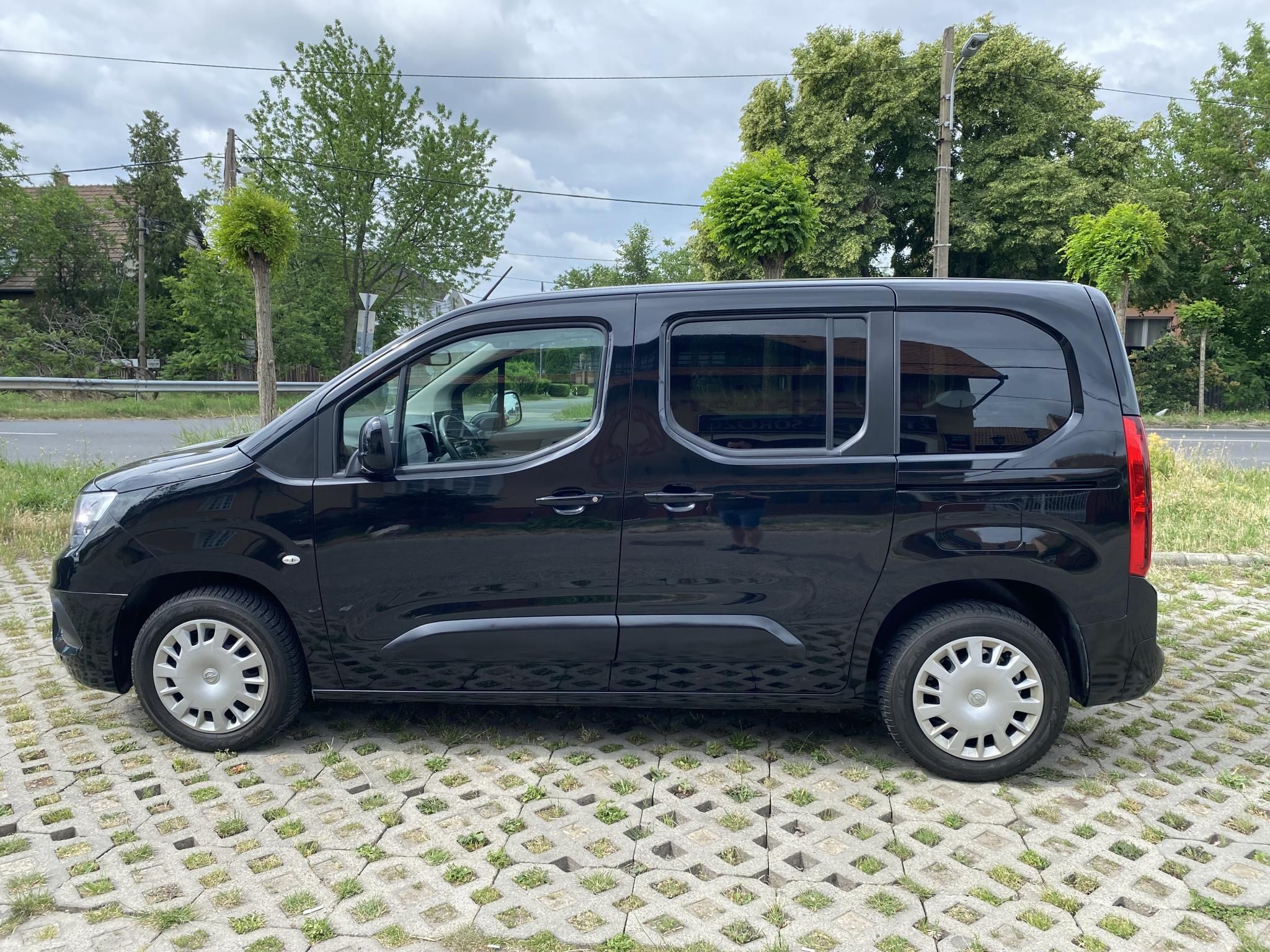Használtautó - OPEL COMBO Life 1.2 T Enjoy (7 személyes ) MAGYAR ELSŐ TULAJDONOSTÓL! Garanciával!