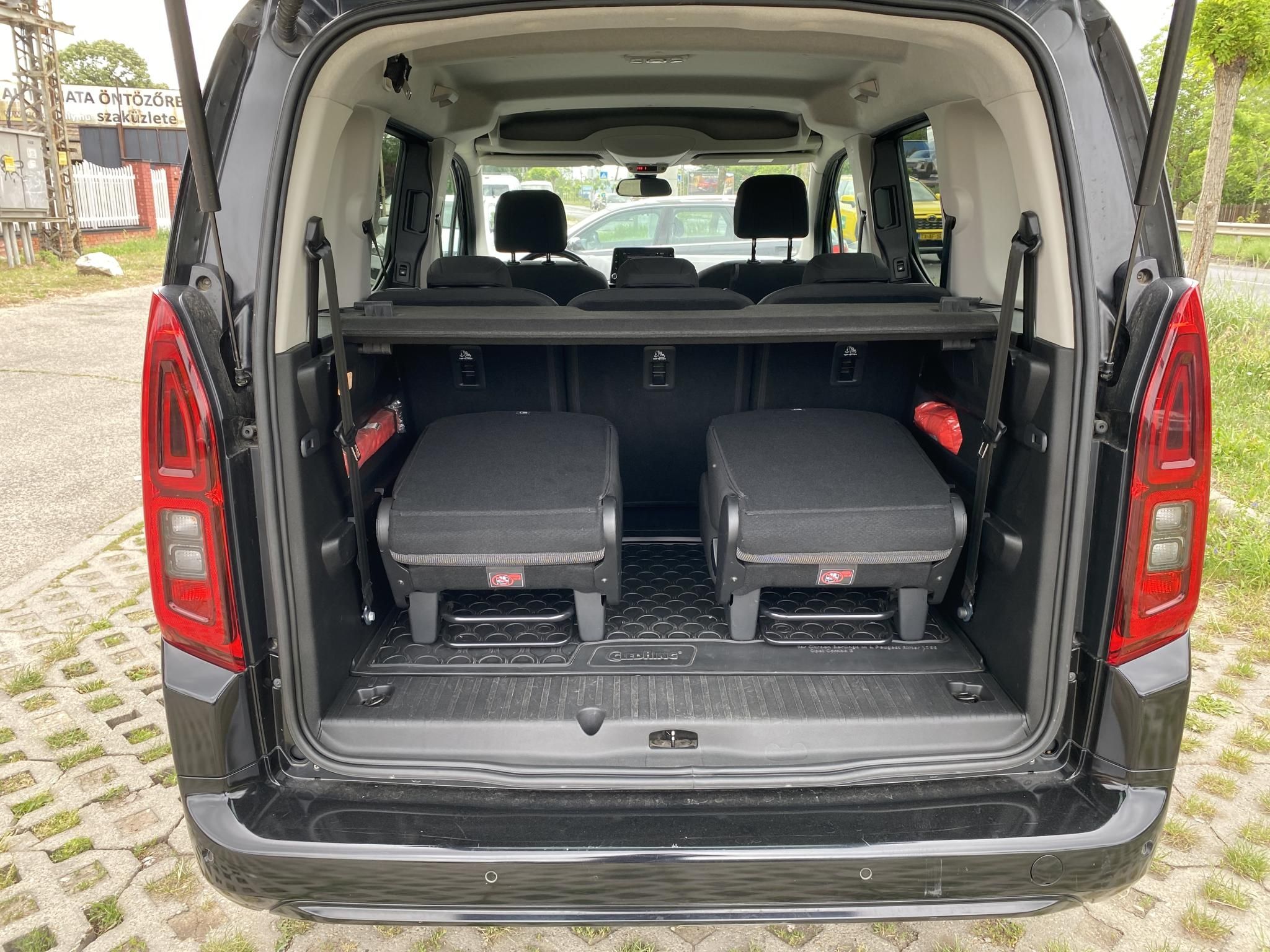 Használtautó - OPEL COMBO Life 1.2 T Enjoy (7 személyes ) MAGYAR ELSŐ TULAJDONOSTÓL! Garanciával!