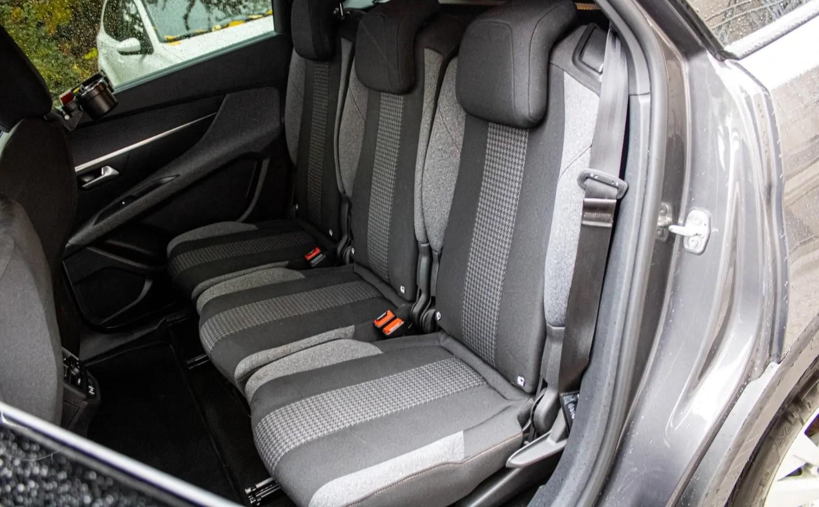 Használtautó - PEUGEOT 5008 1.2 PureTech Allure Pack (7 személyes ) Garanciával!
