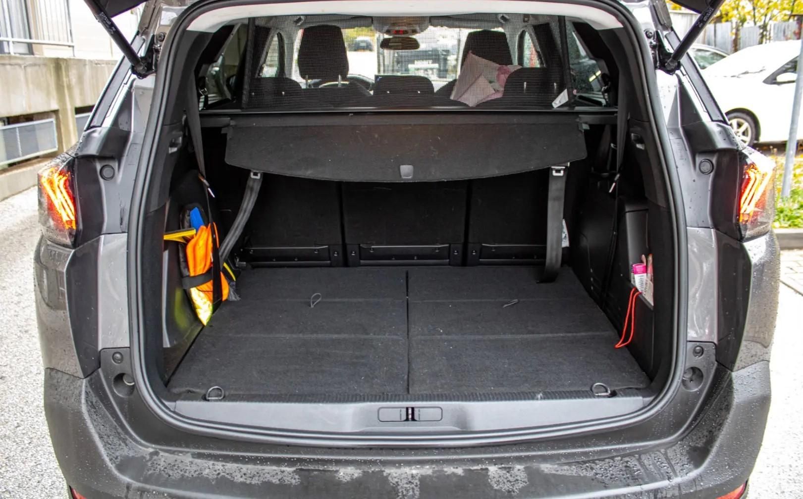 Használtautó - PEUGEOT 5008 1.2 PureTech Allure Pack (7 személyes ) Garanciával!