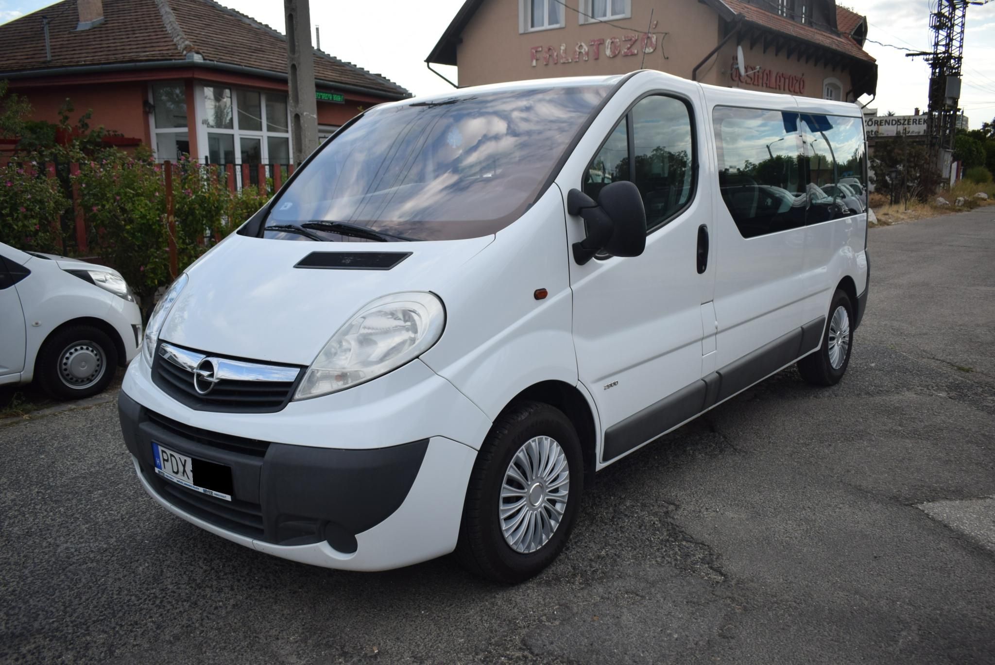 Használtautó - OPEL VIVARO 2.0 CDTI DC L2H1 2.9t DPF Business EURO5 Friss szerviz! 9 Személy