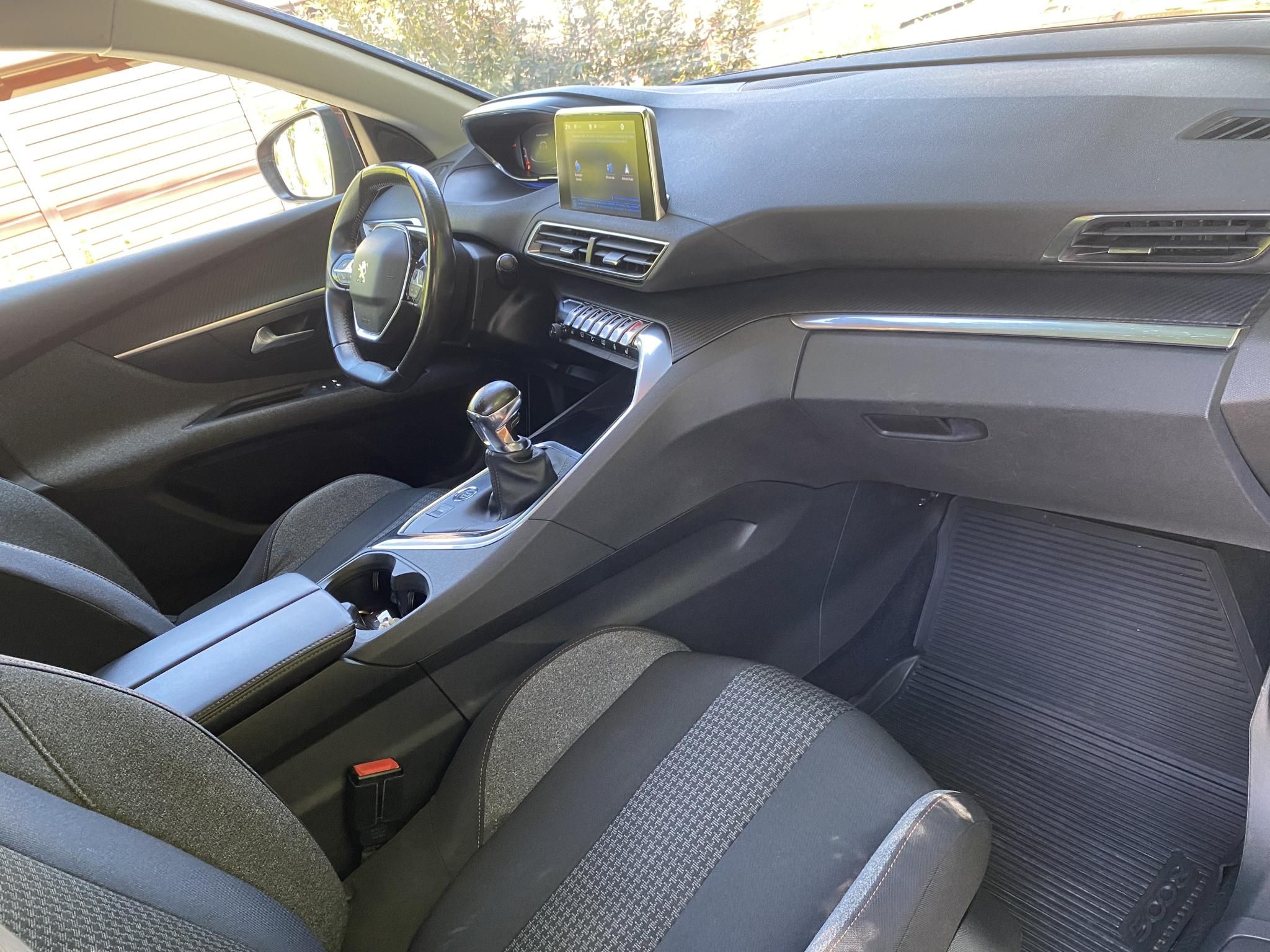 Használtautó - PEUGEOT 5008 1.2 PureTech Family Edition (7 személyes ) Magyar! Első Tulajdonostól! GARANCIÁVAL