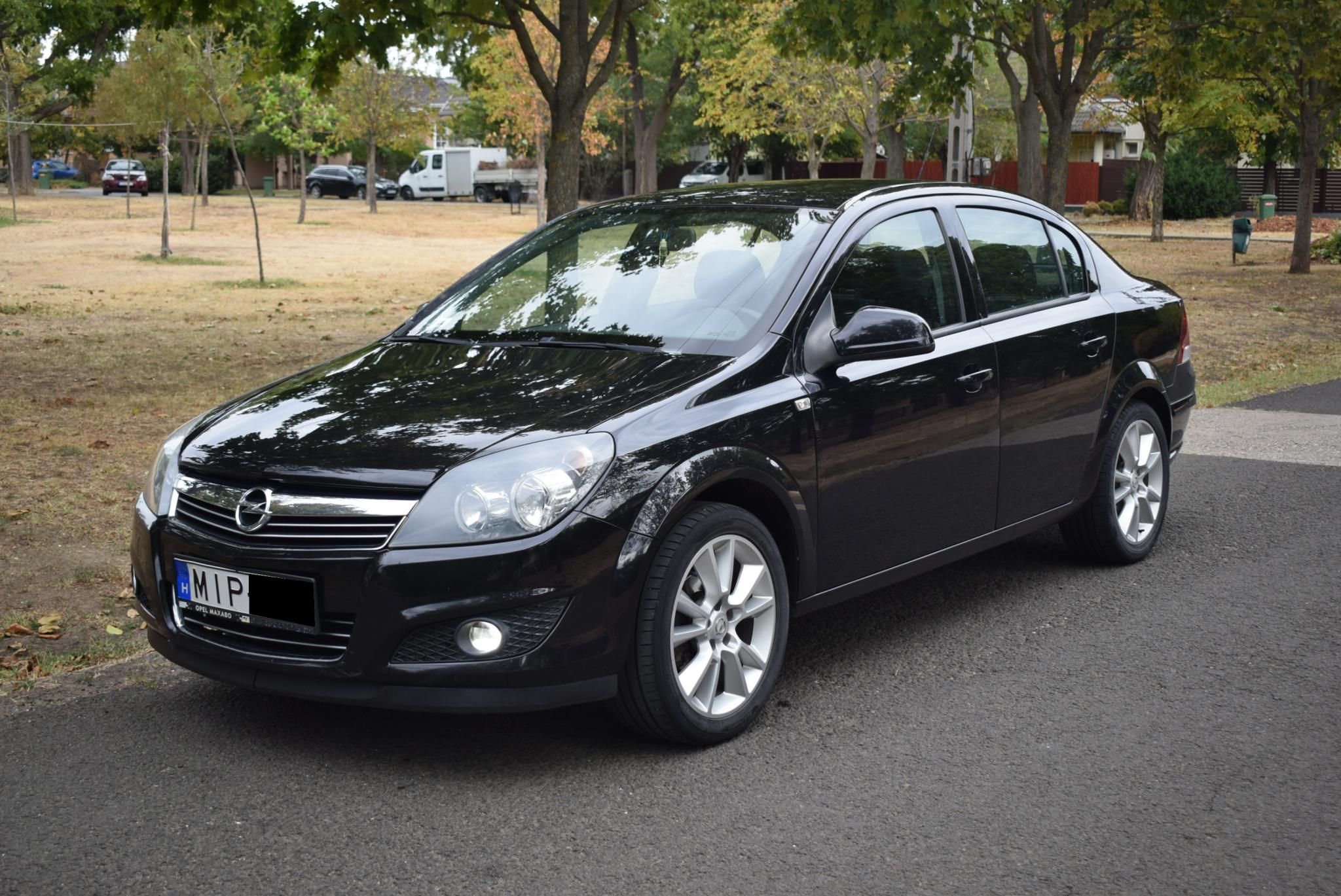 Használtautó - OPEL ASTRA H Sedan 1.6 Classic III Kitűnő