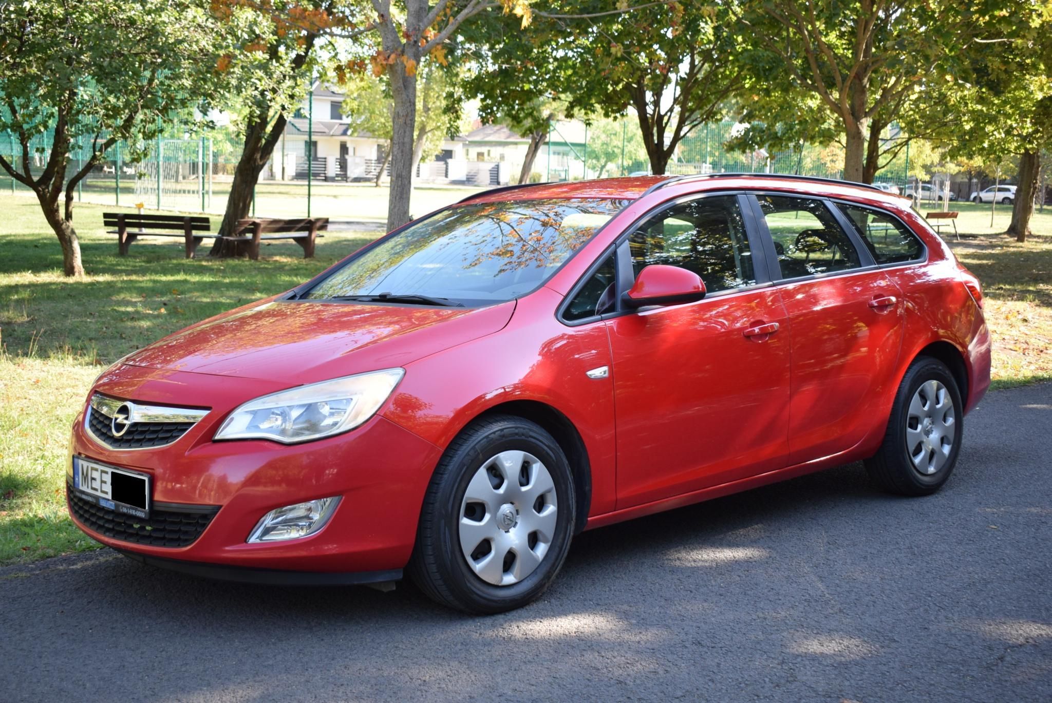Használtautó - OPEL ASTRA J Sports Tourer 1.7 CDTI Enjoy Magyar!