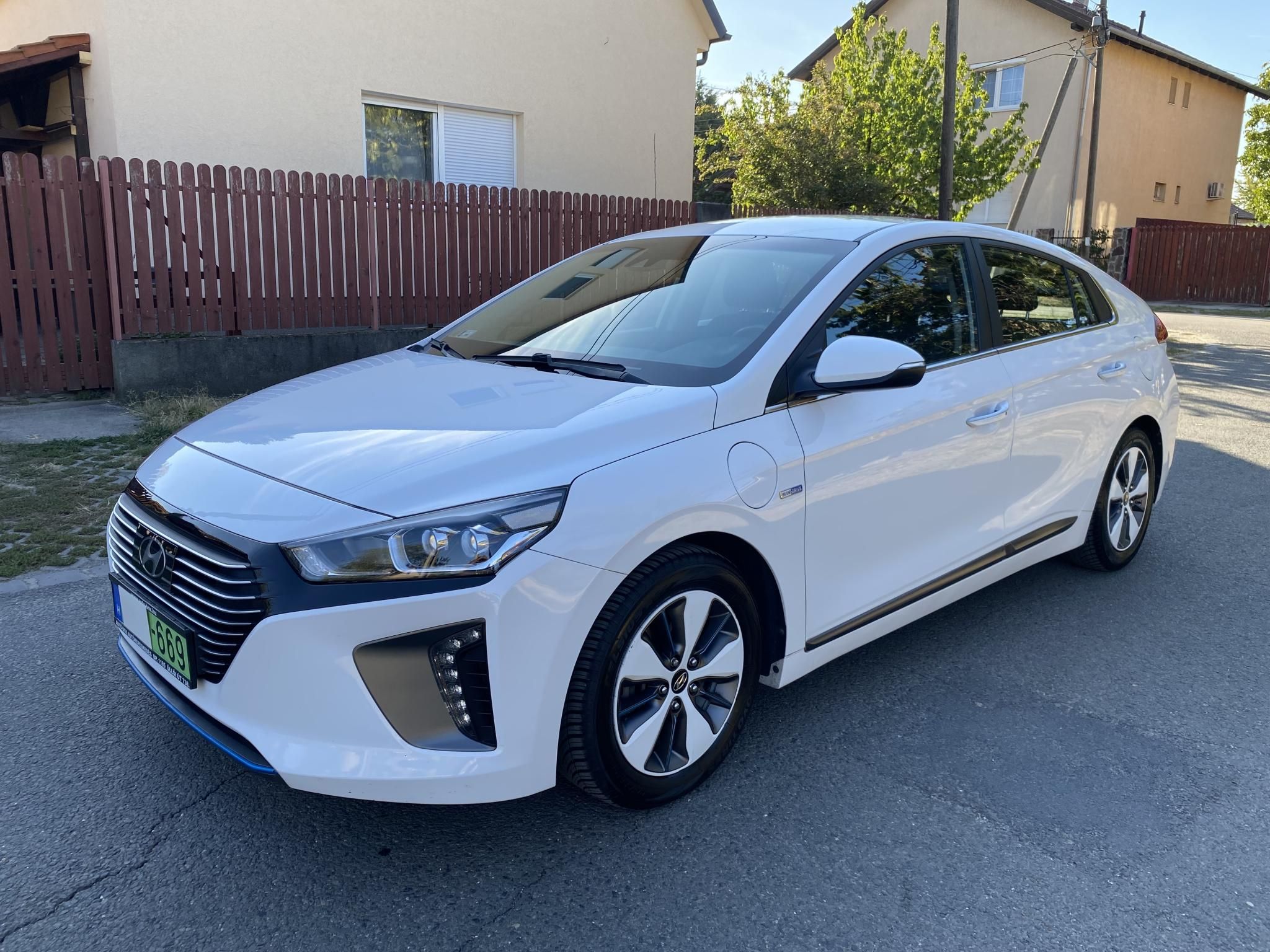 Használtautó - HYUNDAI IONIQ hybrid 1.6 GDi Premium 6DCT Garanciával!