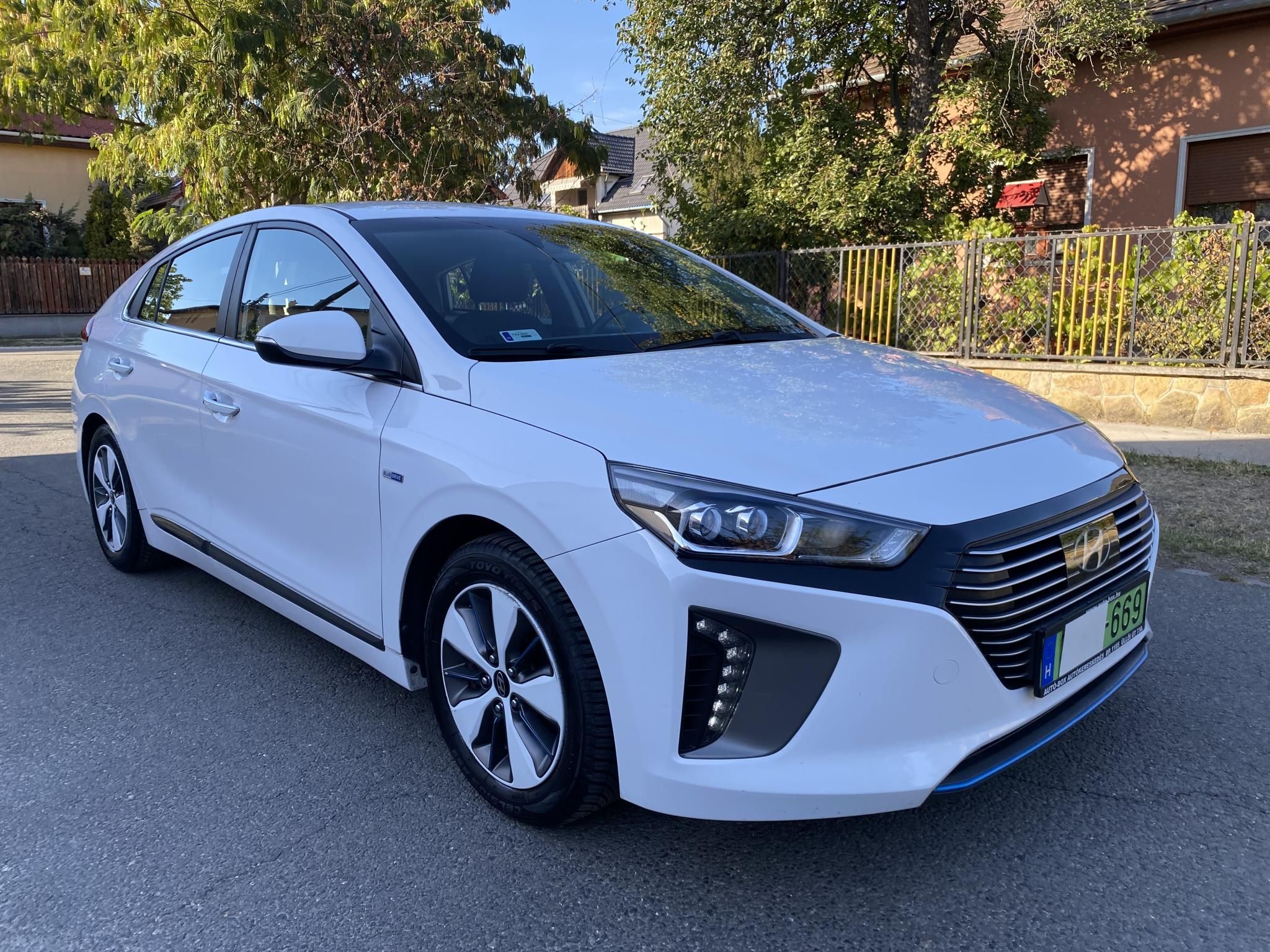 Használtautó - HYUNDAI IONIQ hybrid 1.6 GDi Premium 6DCT Garanciával!