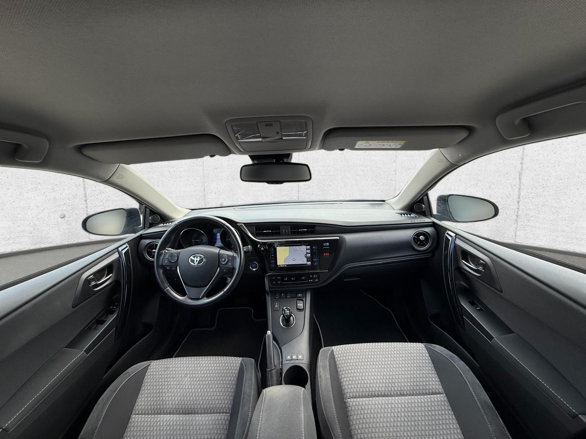 TOYOTA AURIS