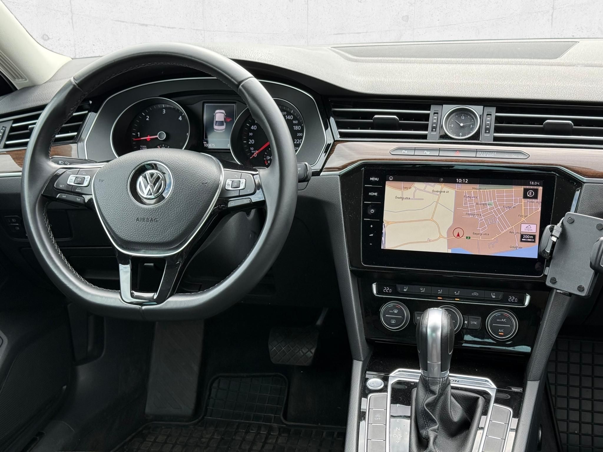 VOLKSWAGEN PASSAT