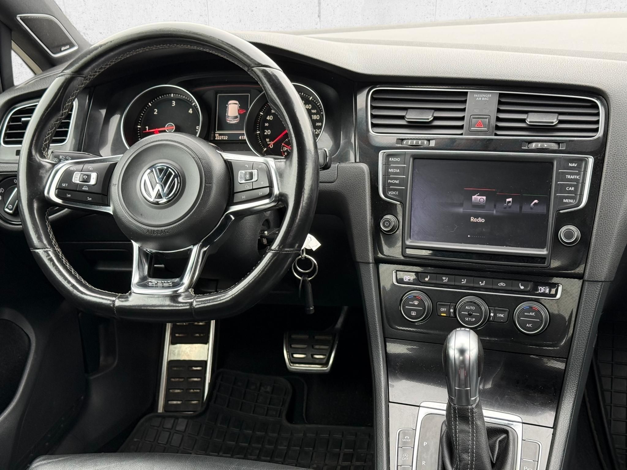 VOLKSWAGEN GOLF