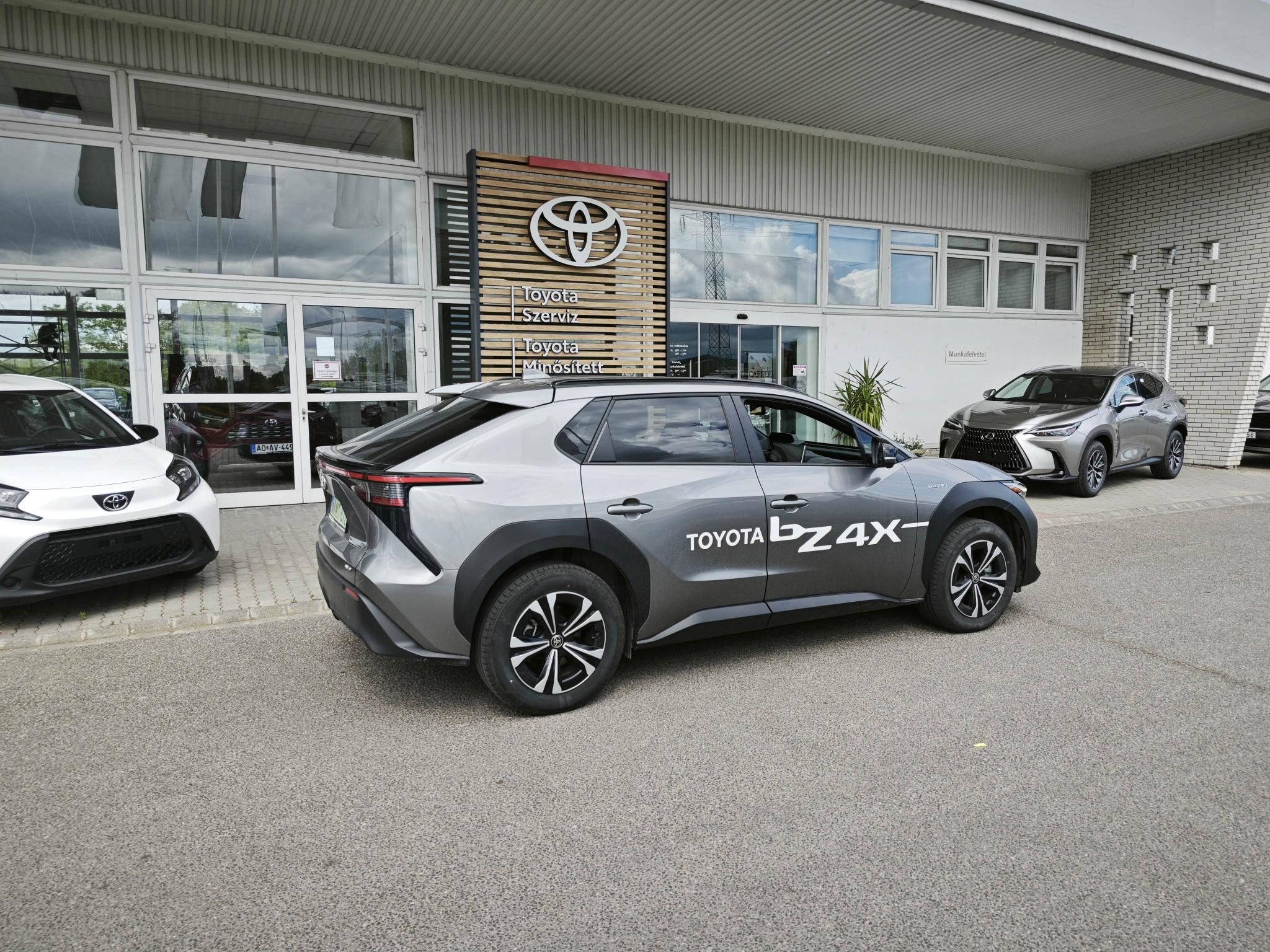 TOYOTA BZ4X Prestige Tech AWD Első Tulajdonostól! Városi terepjáró (crossover)