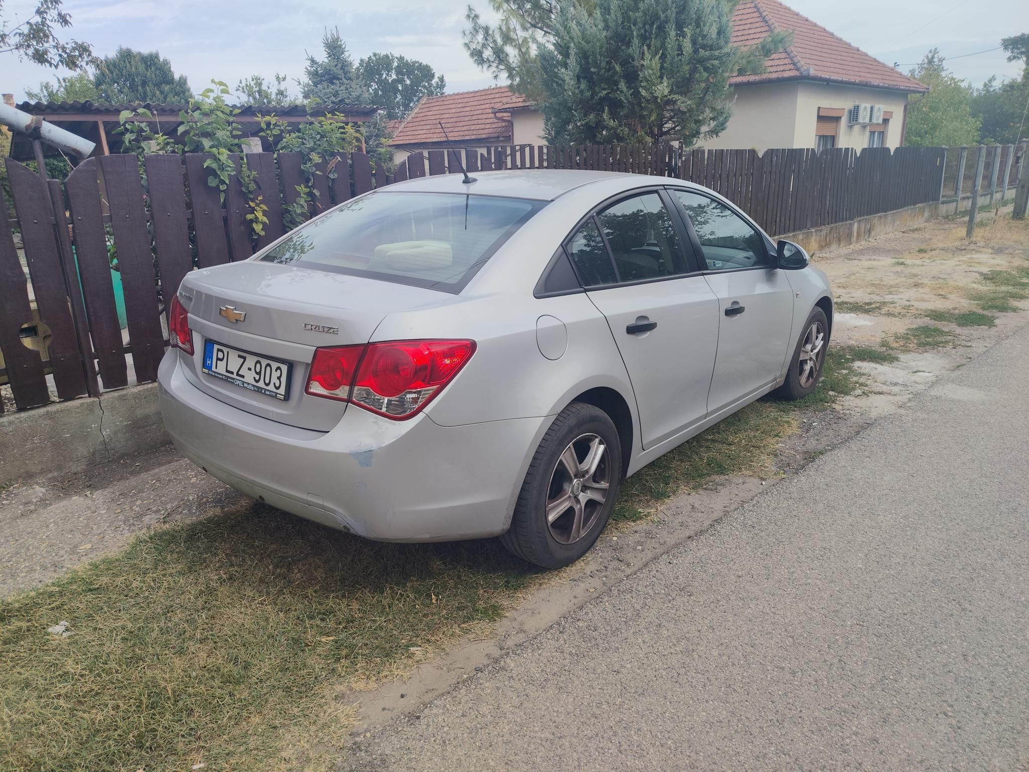 CHEVROLET CRUZE 1.6 Base Sedan