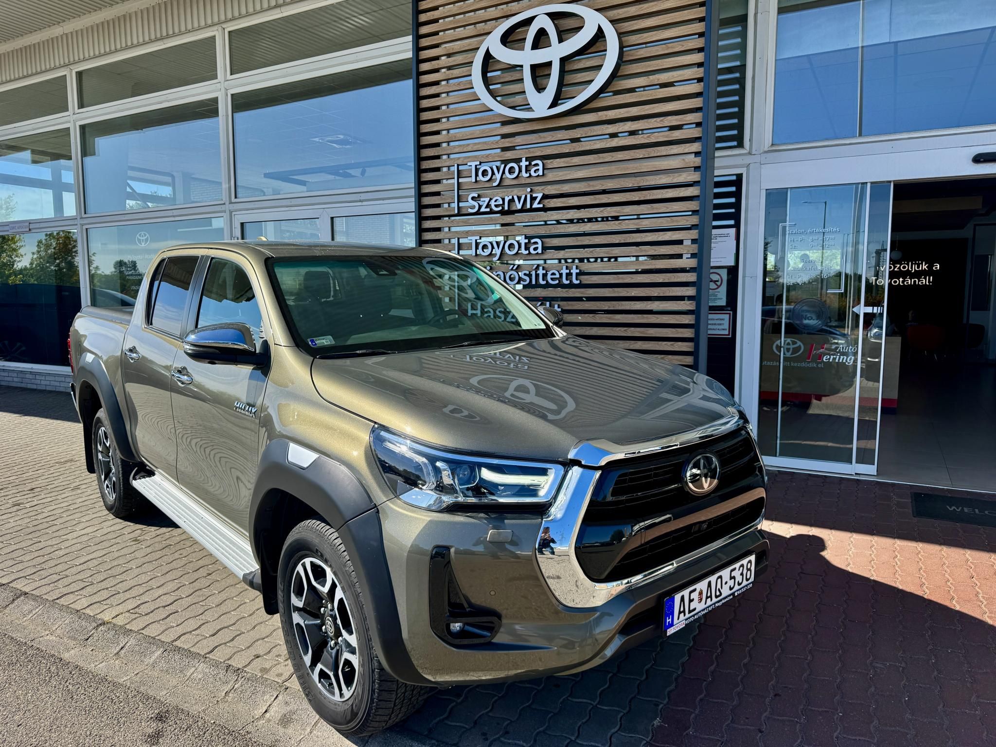 TOYOTA HILUX 2.8 D-4D 4×4 Double Executive (Automata) FÓLIÁZVA. ALVÁZVÉDŐZVE! GYÖNYÖRŰ ÁLLAPOTBAN! Duplakabinos pickup