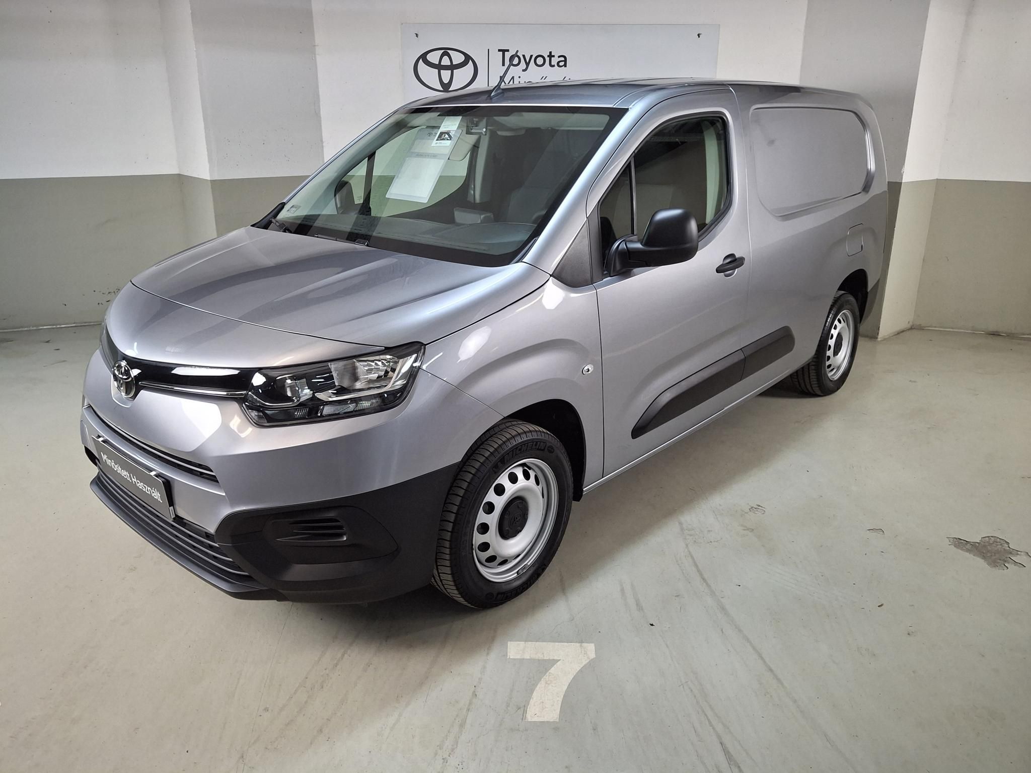 TOYOTA PROACE