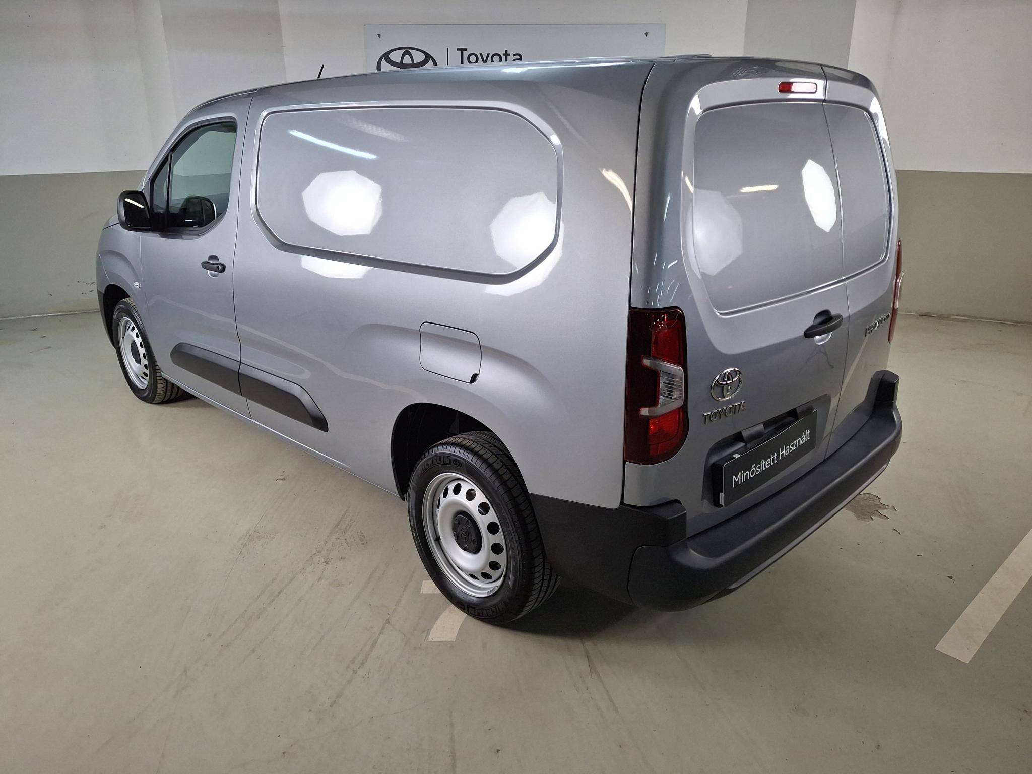 TOYOTA PROACE