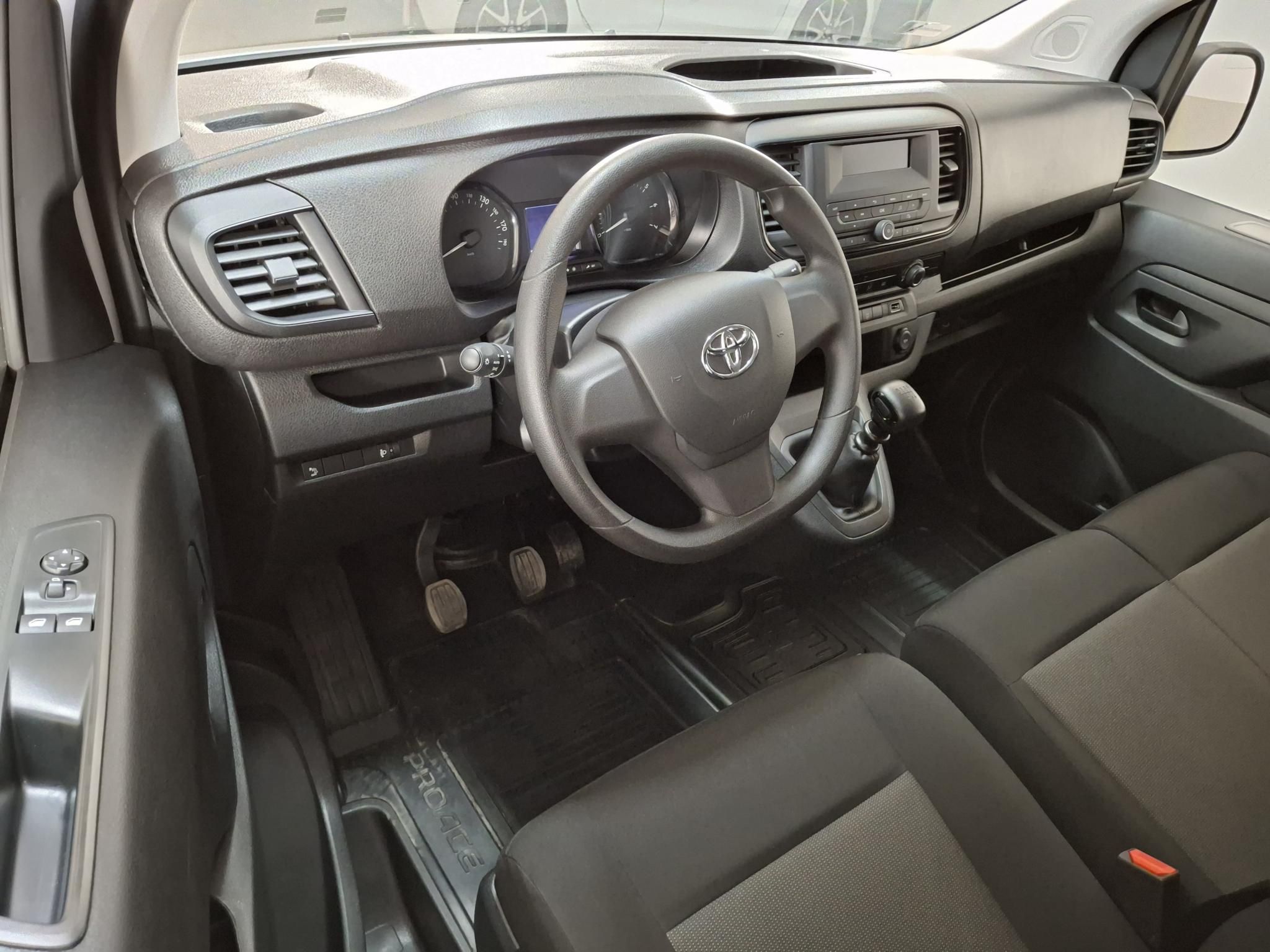 TOYOTA PROACE