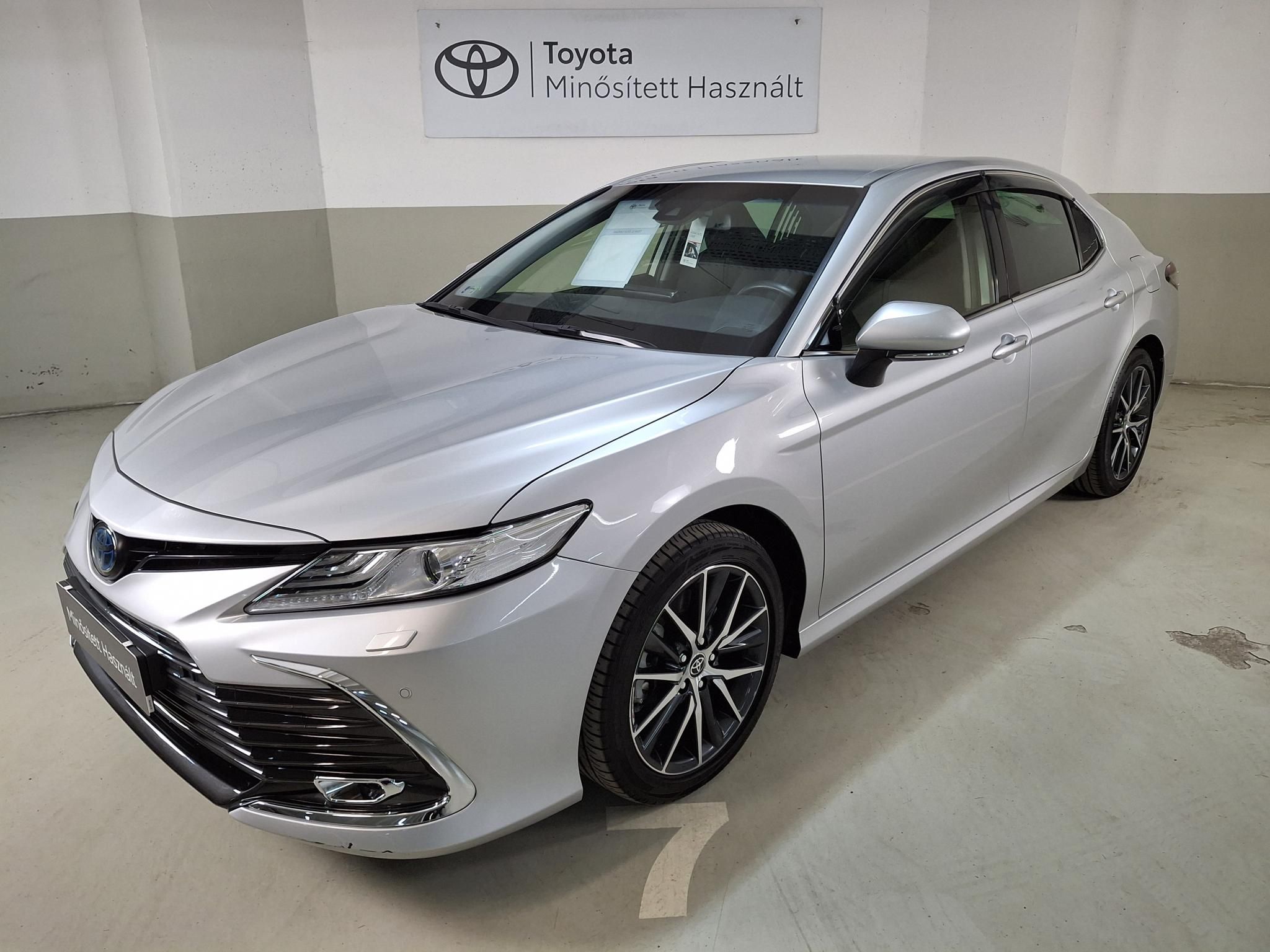 TOYOTA CAMRY