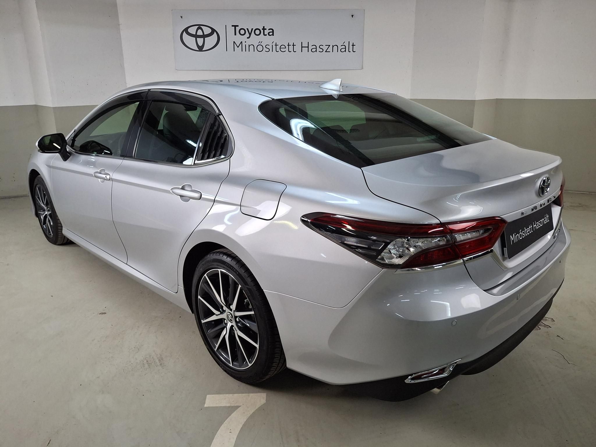 TOYOTA CAMRY