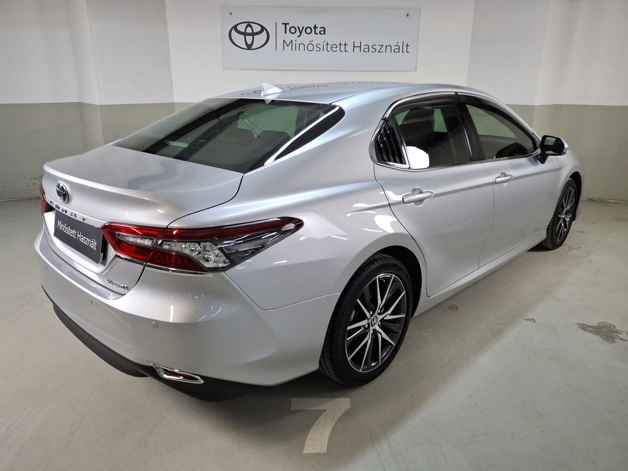 TOYOTA CAMRY