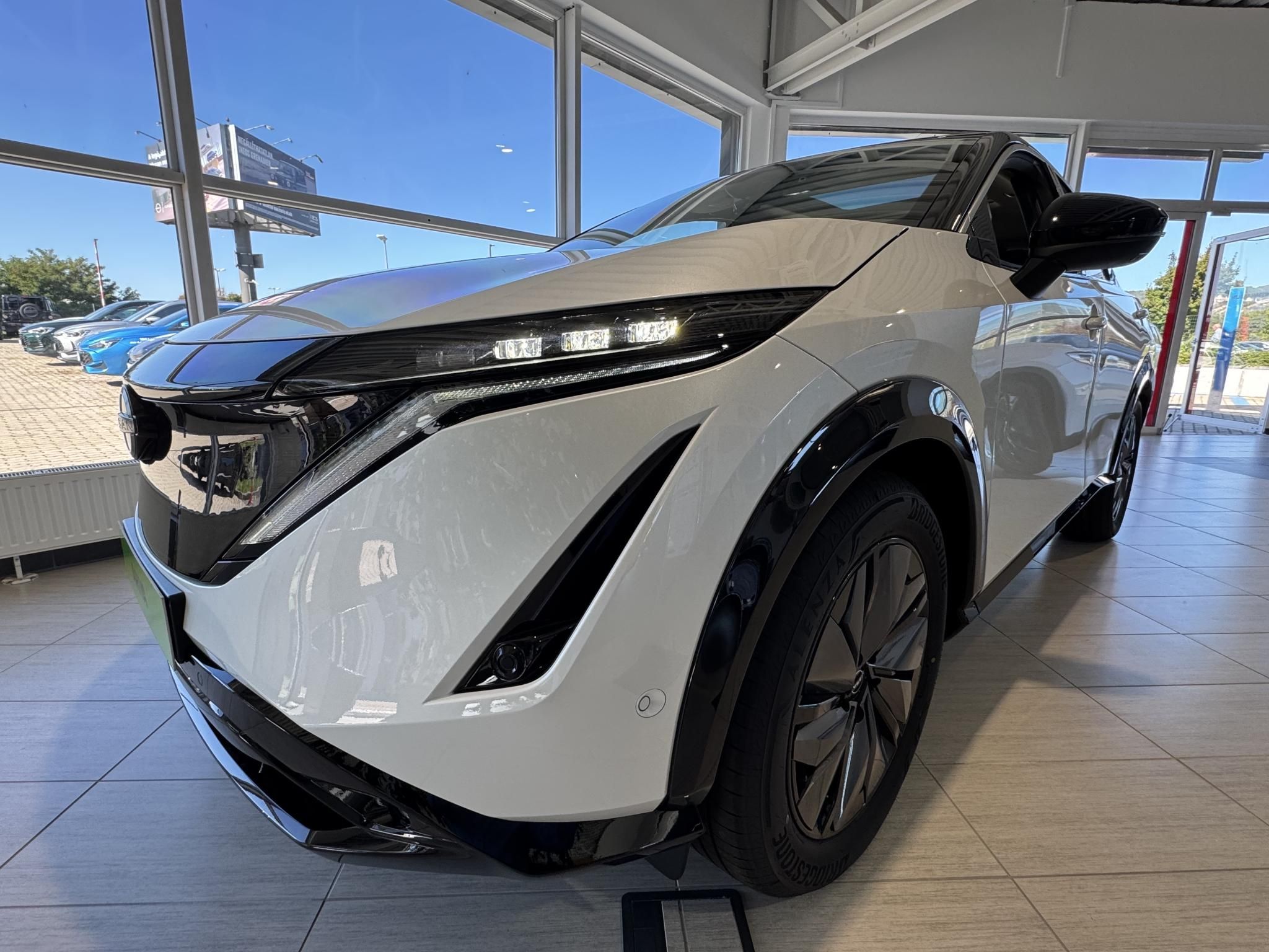 NISSAN ARIYA 63kWh Evolve + 22 kW-os fedélzeti töl0tő CÉGEKNEK ÁLLAMI TÁMOGATÁSSAL ÉRVÉNYES A VÉTELÁR - 1. kép