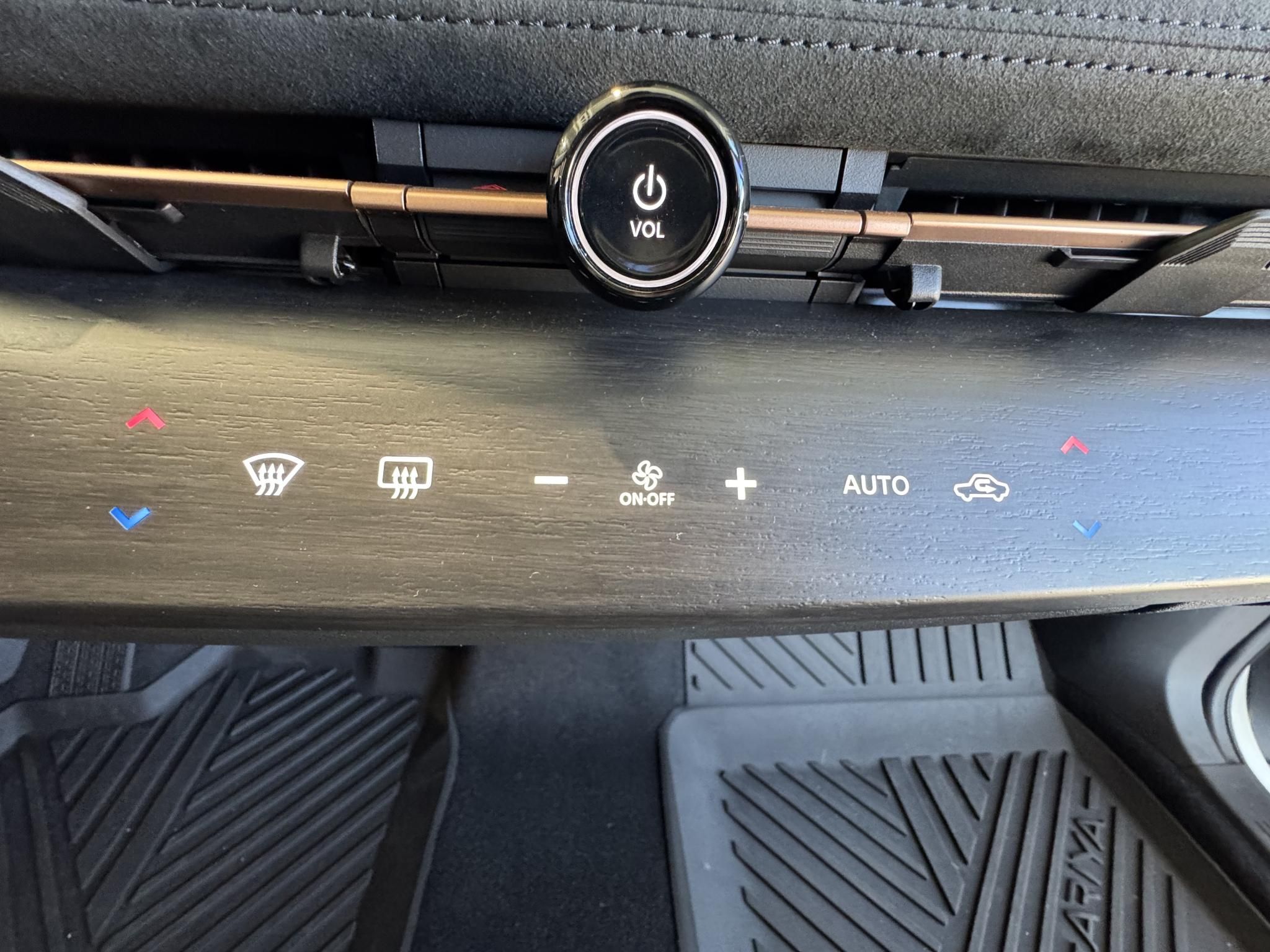 NISSAN ARIYA 63kWh Evolve + 22 kW-os fedélzeti töl0tő CÉGEKNEK ÁLLAMI TÁMOGATÁSSAL ÉRVÉNYES A VÉTELÁR - 5. kép