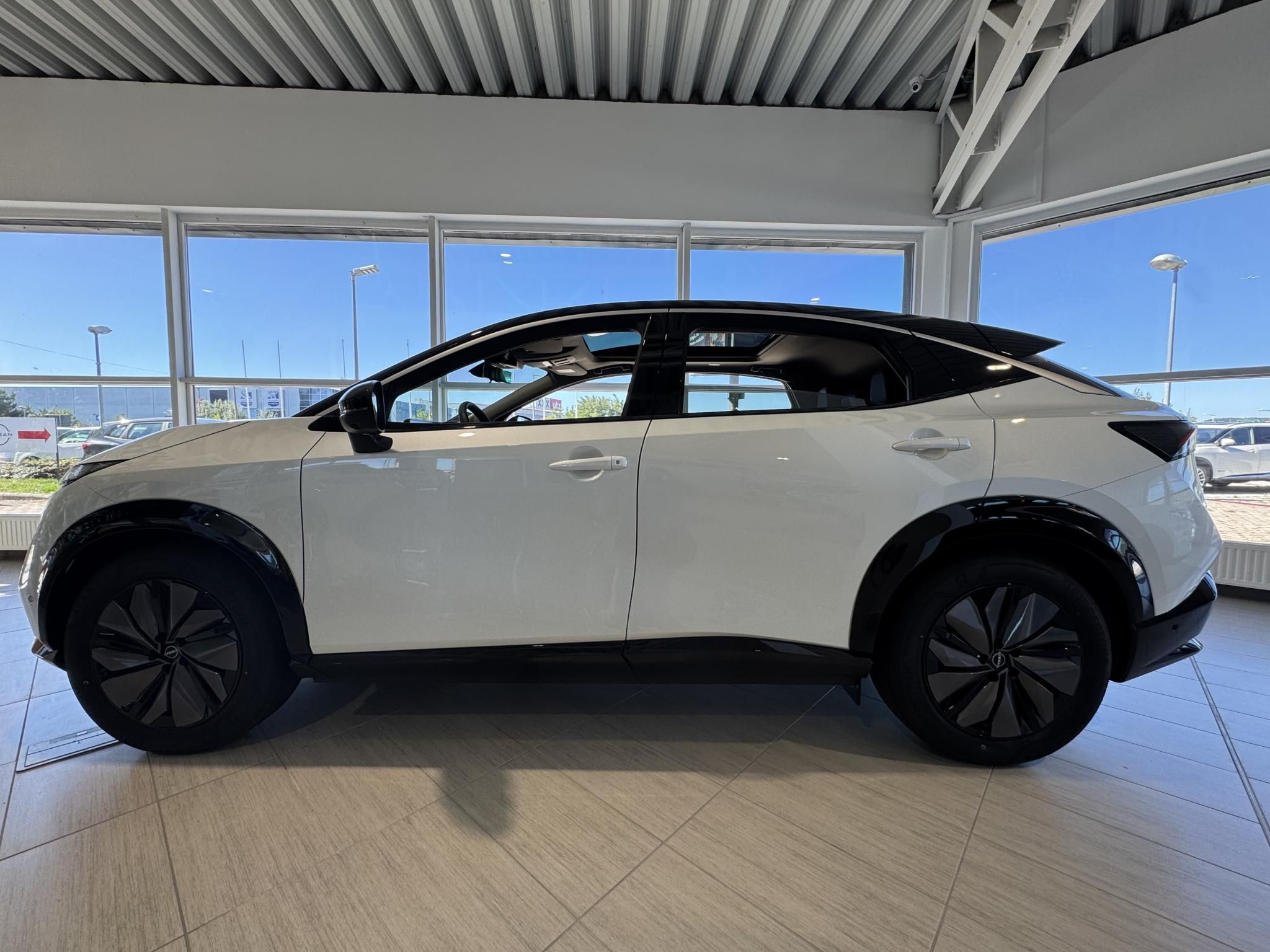 NISSAN ARIYA 63kWh Evolve + 22 kW-os fedélzeti töl0tő CÉGEKNEK ÁLLAMI TÁMOGATÁSSAL ÉRVÉNYES A VÉTELÁR - 8. kép