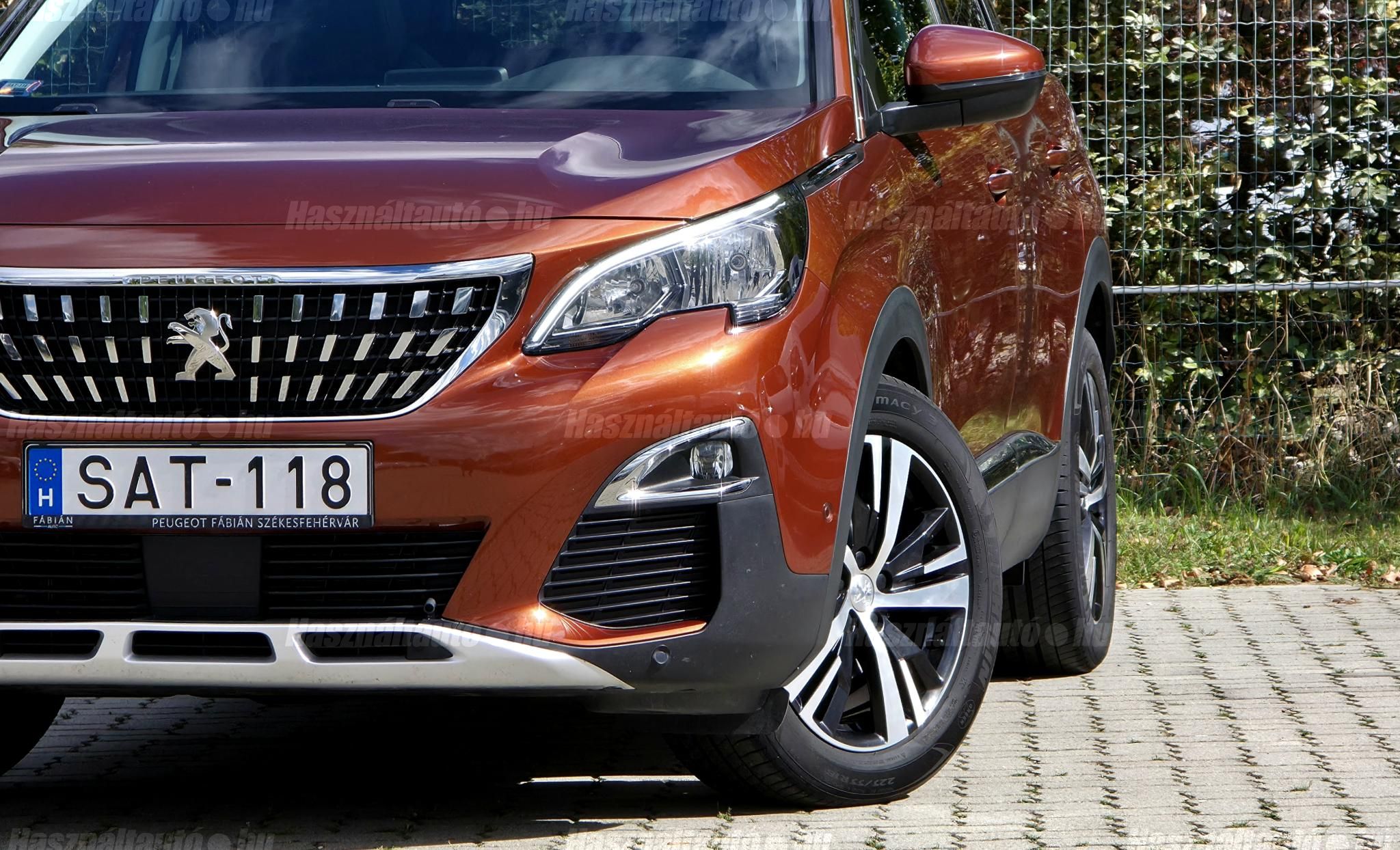 PEUGEOT 3008