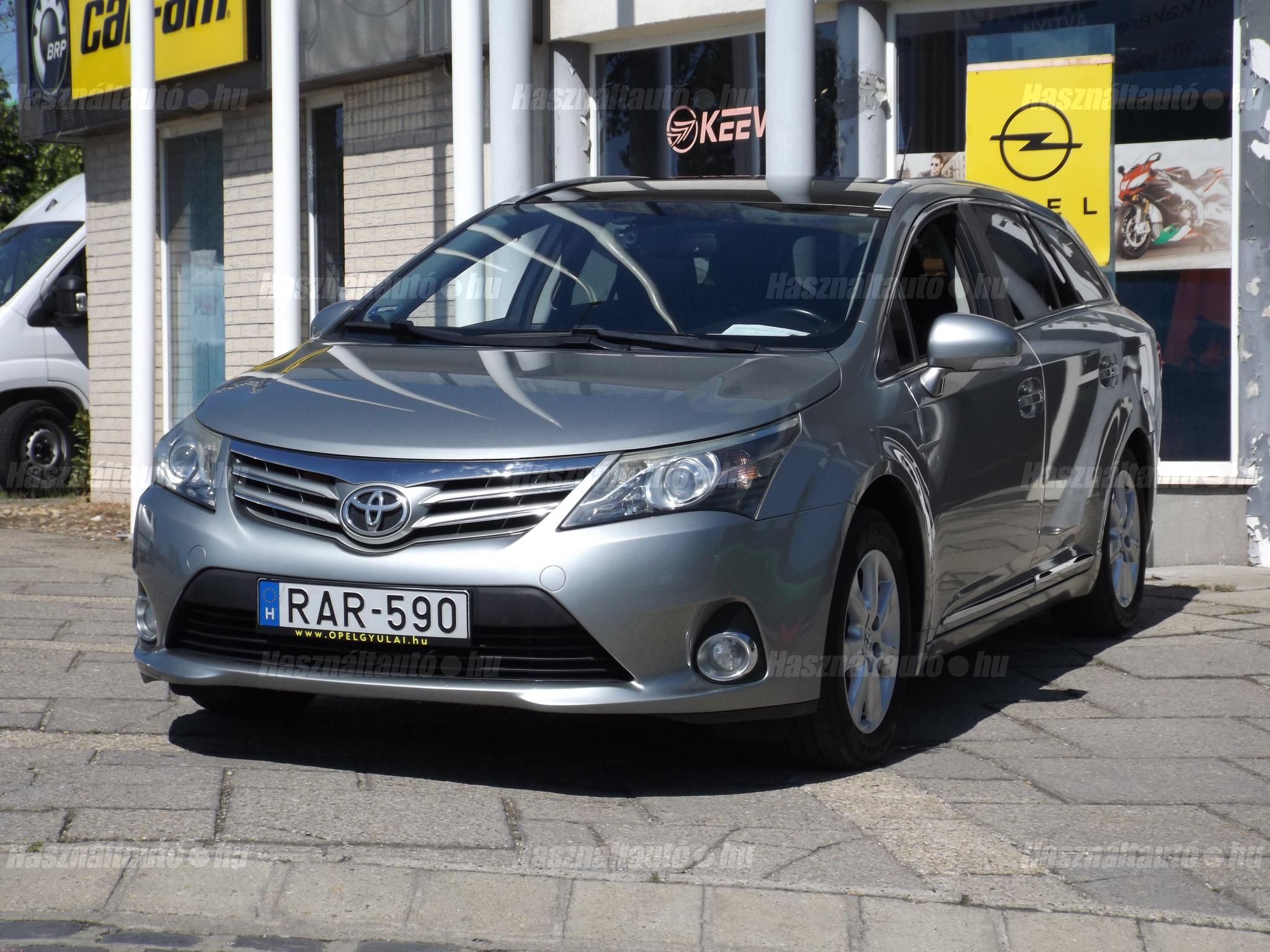 TOYOTA AVENSIS