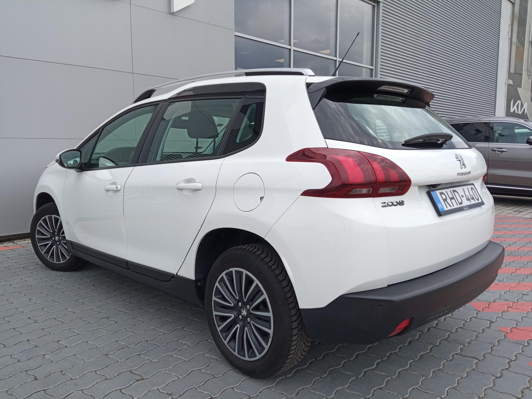 PEUGEOT 2008 1.2 PureTech Active Magyarországi! Vezetett szervizkönyv! Ülésfűtés! Tolatókamera! - 4. kép
