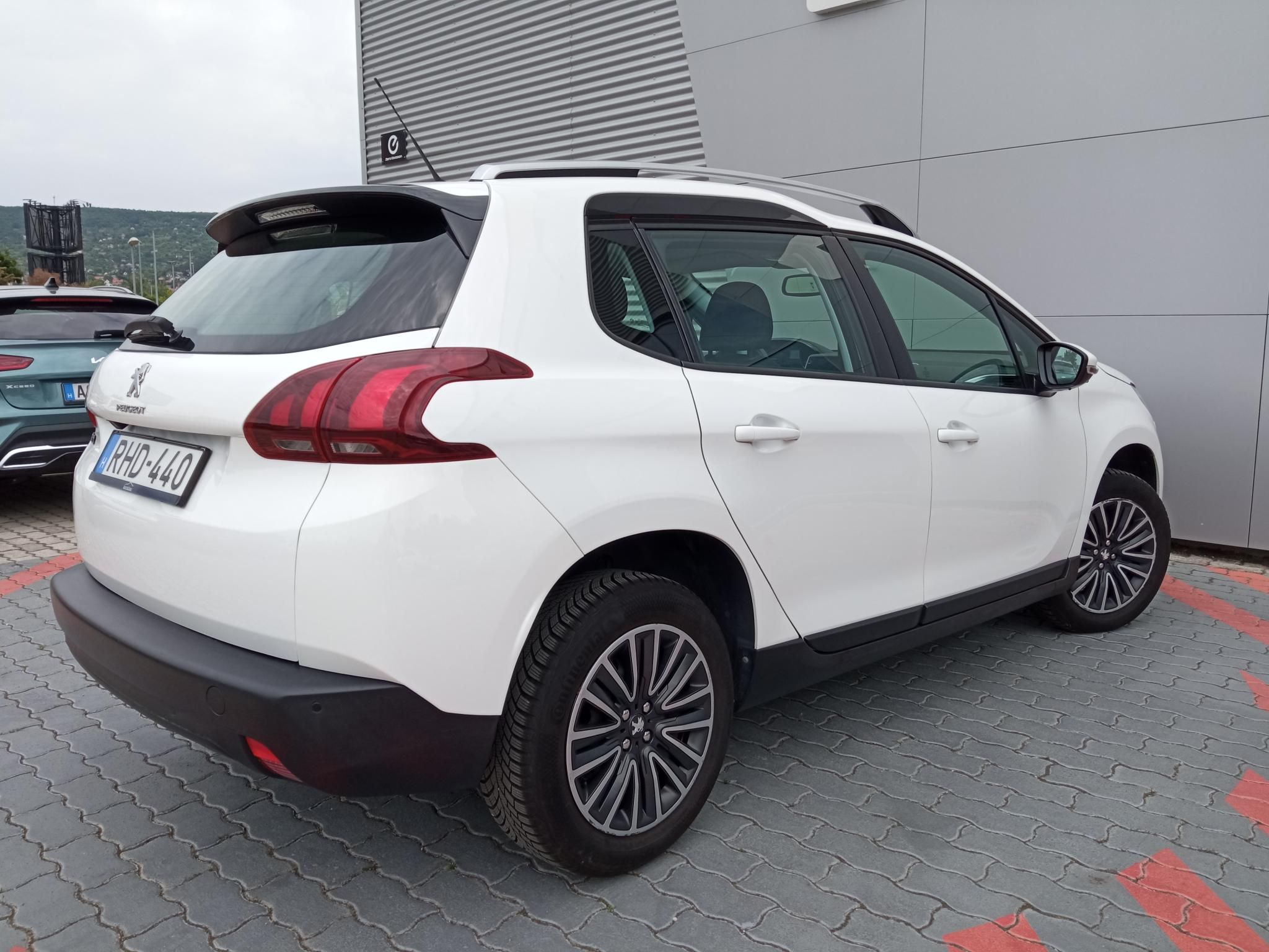 PEUGEOT 2008 1.2 PureTech Active Magyarországi! Vezetett szervizkönyv! Ülésfűtés! Tolatókamera! - 6. kép