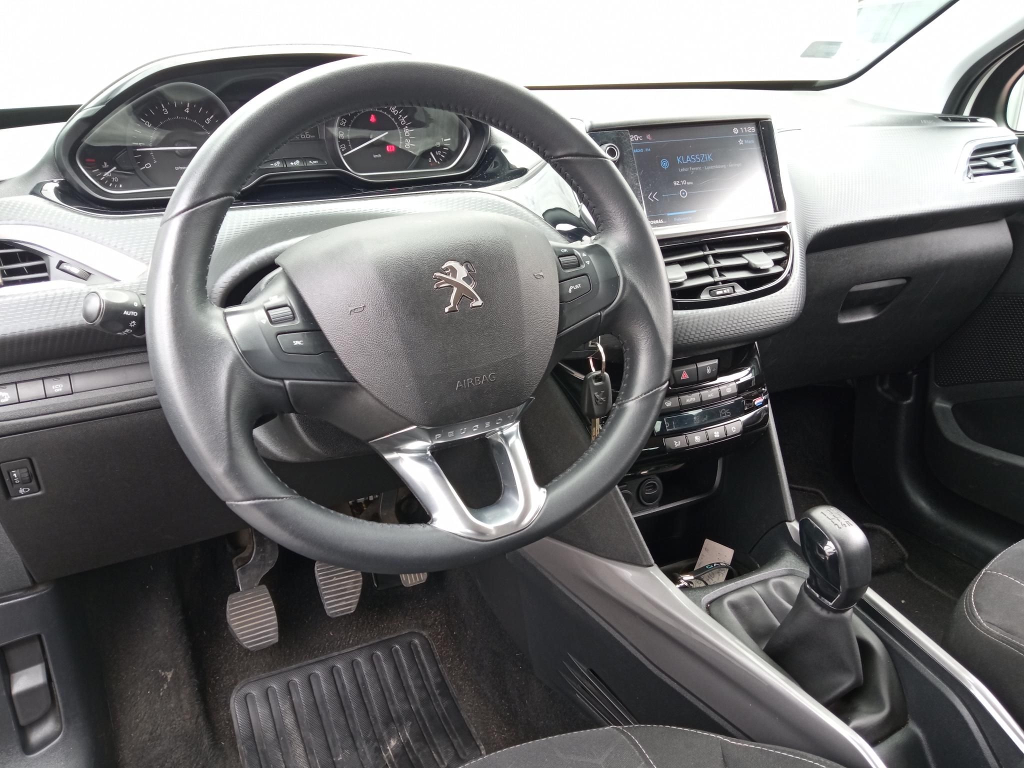 PEUGEOT 2008 1.2 PureTech Active Magyarországi! Vezetett szervizkönyv! Ülésfűtés! Tolatókamera! - 8. kép